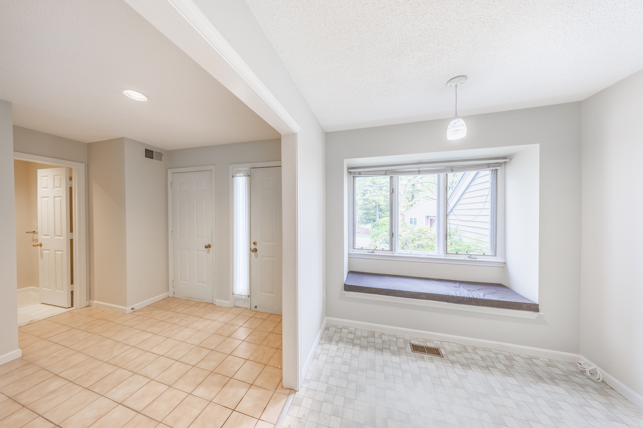 49 Bishops Forest Dr Unit 49, Waltham, MA 02452 - Image 4