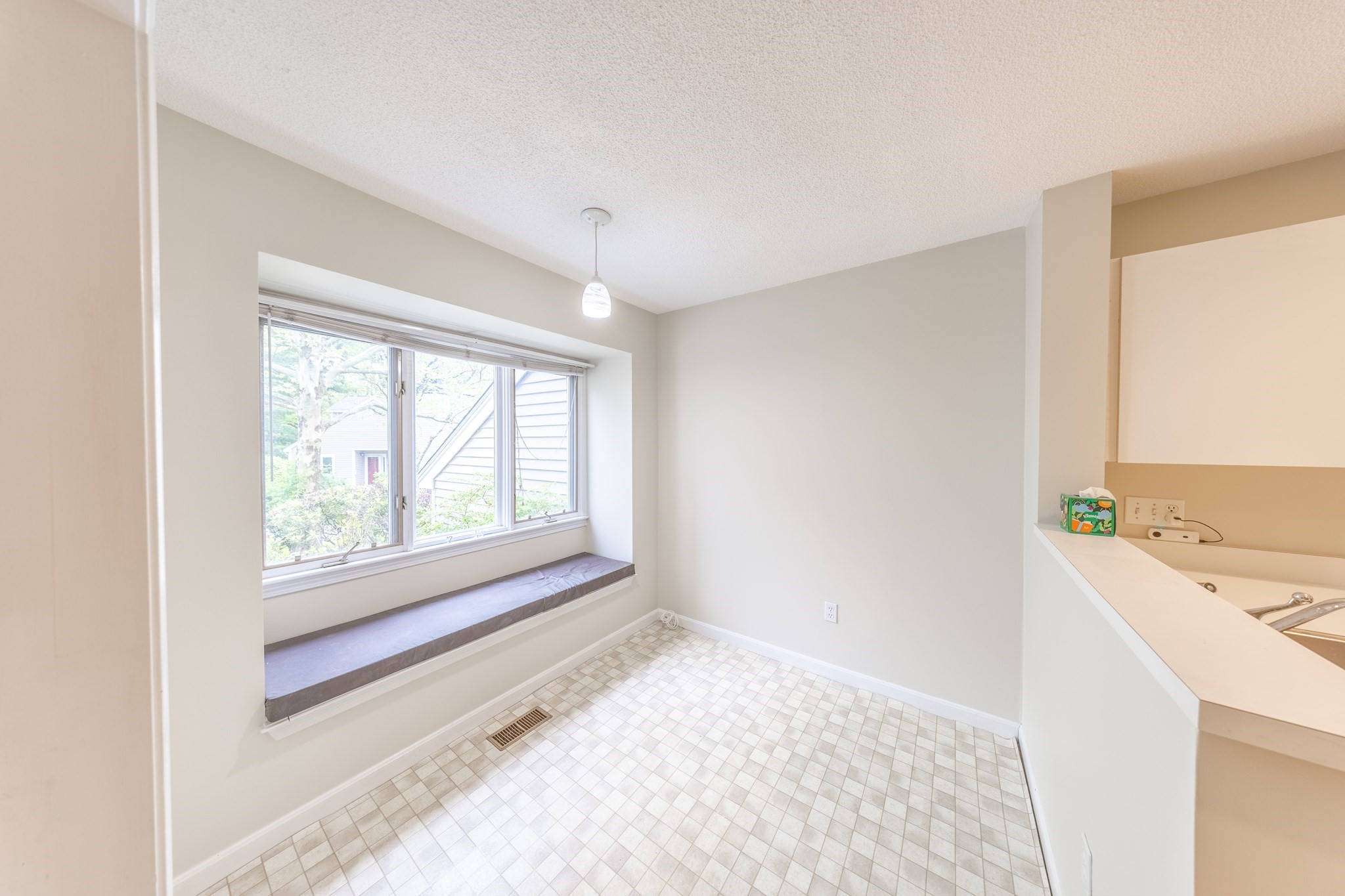 49 Bishops Forest Dr Unit 49, Waltham, MA 02452 - Image 5