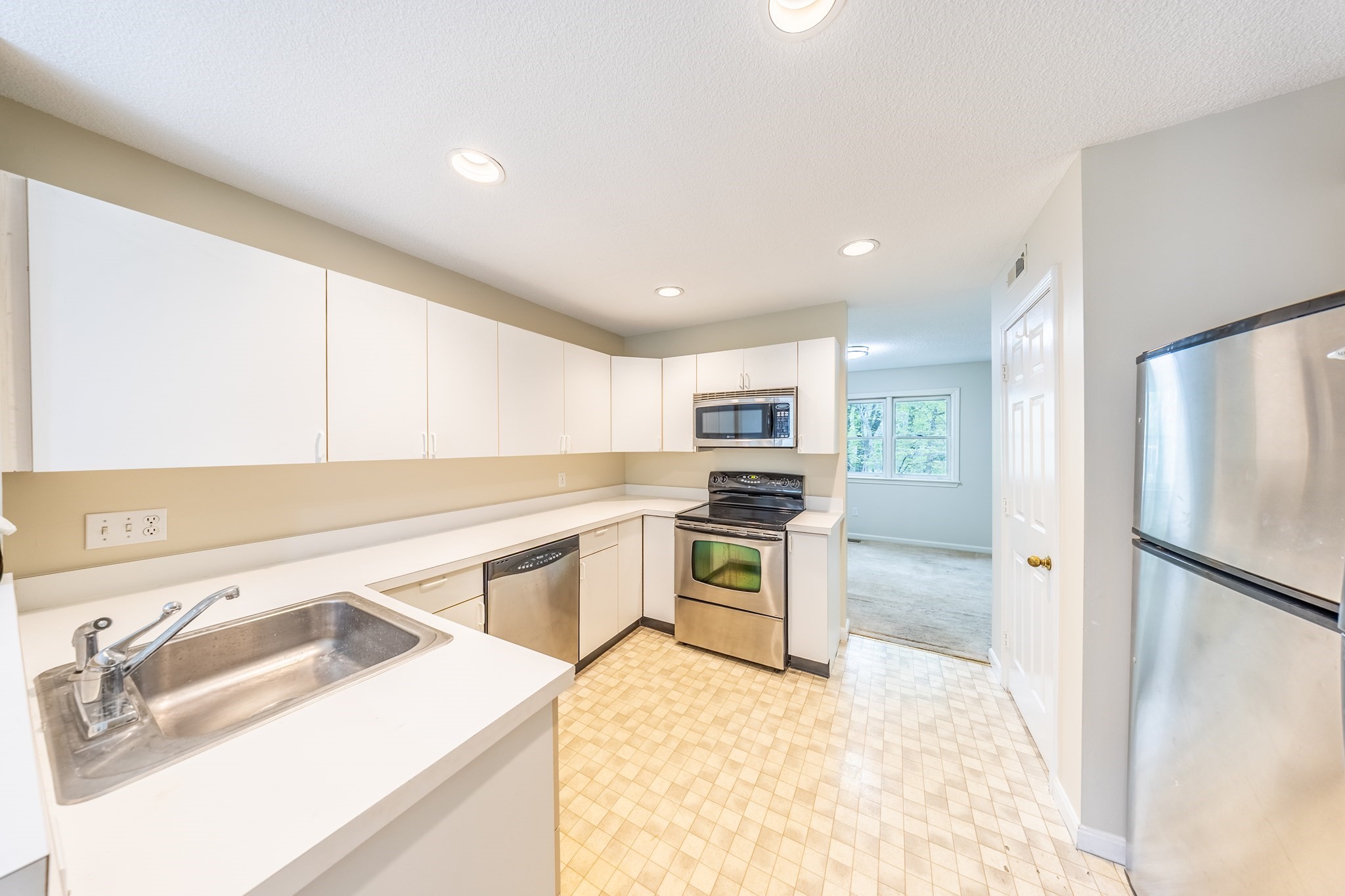 49 Bishops Forest Dr Unit 49, Waltham, MA 02452 - Image 6