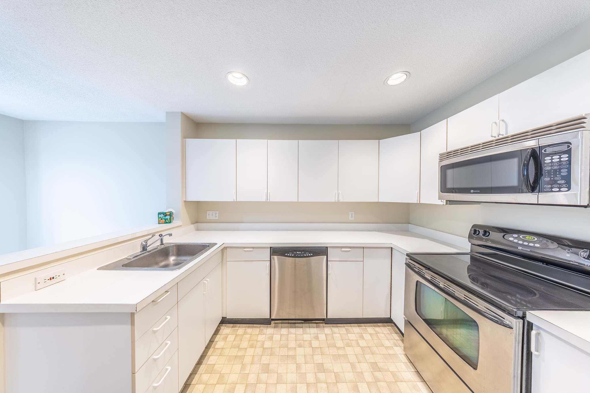 49 Bishops Forest Dr Unit 49, Waltham, MA 02452 - Image 8