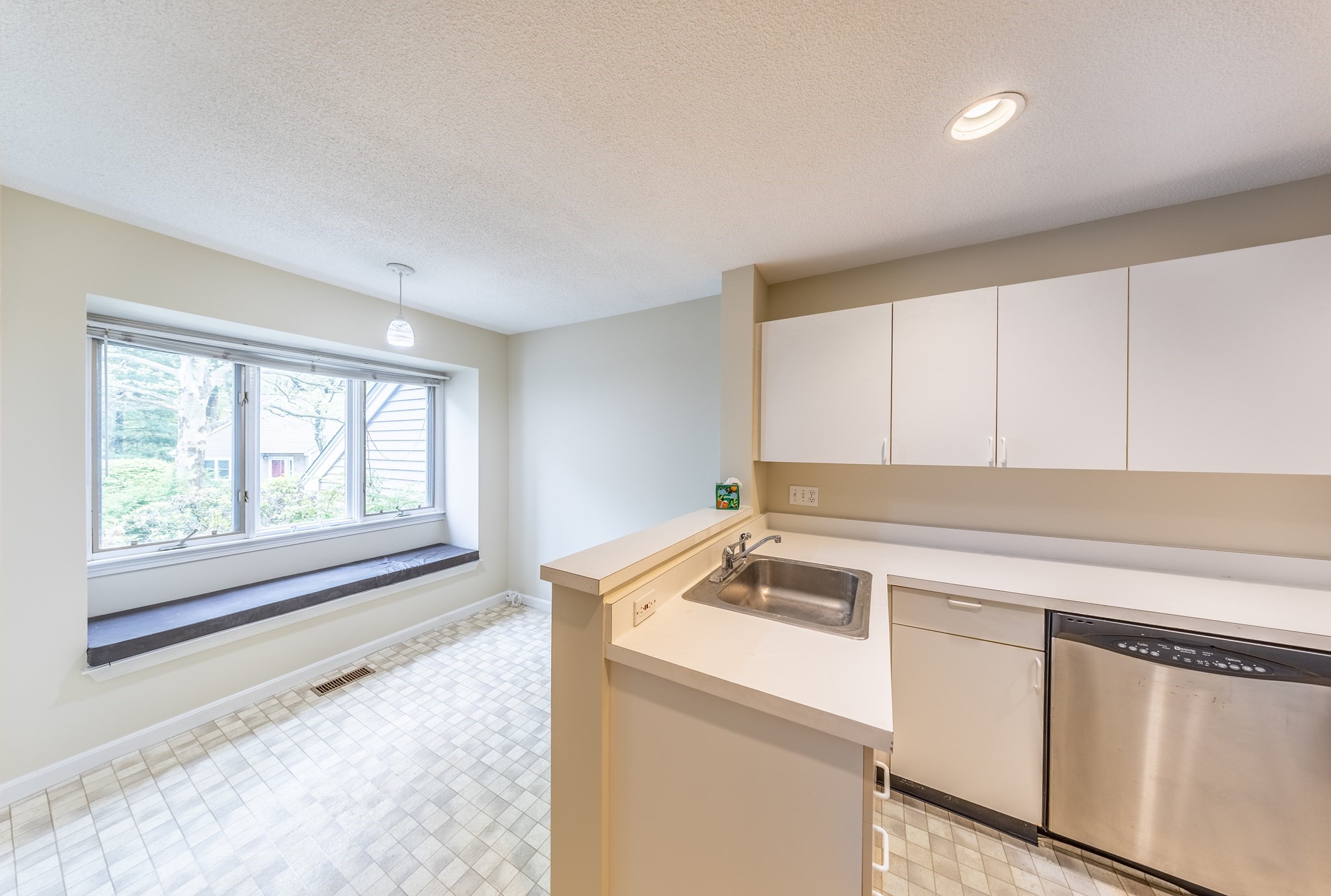 49 Bishops Forest Dr Unit 49, Waltham, MA 02452 - Image 10
