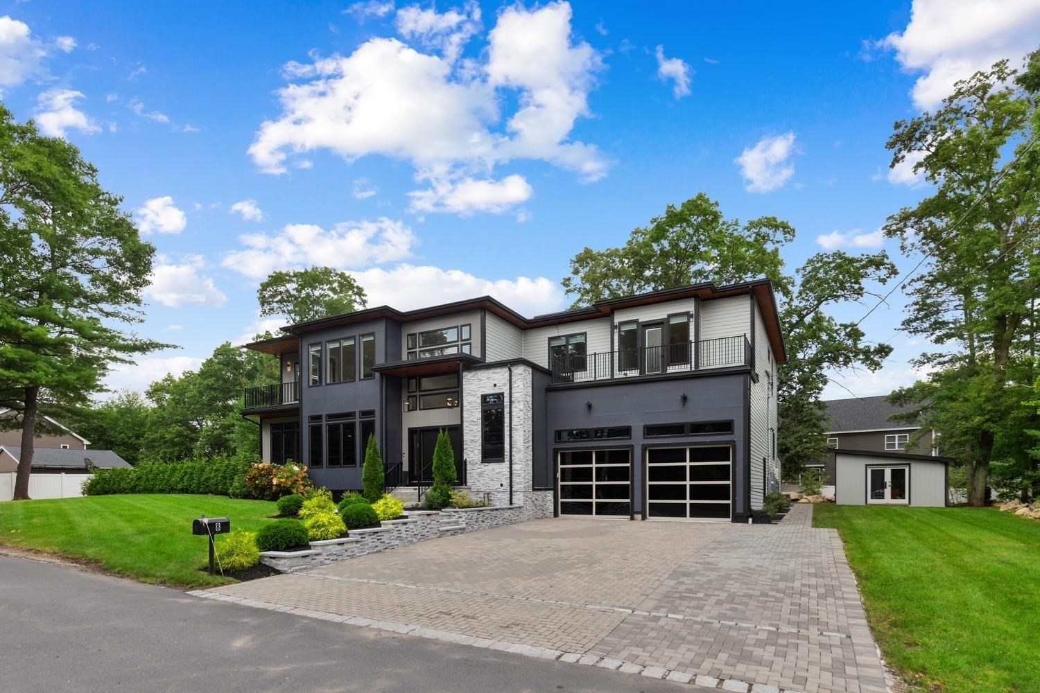 8 Jonathan Road, Burlington, MA 01803