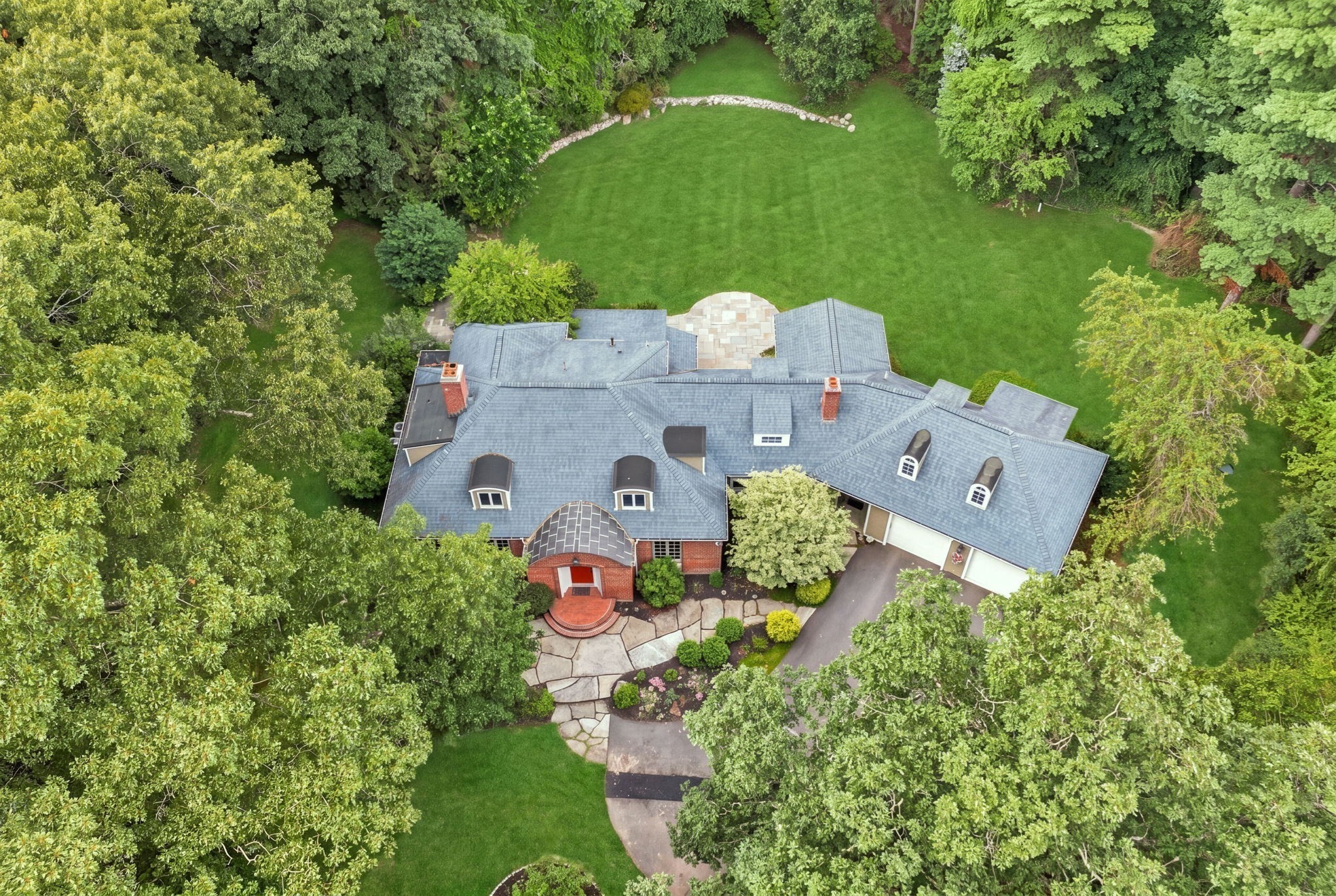 8 Buttercup Ln, Dover, MA 02030