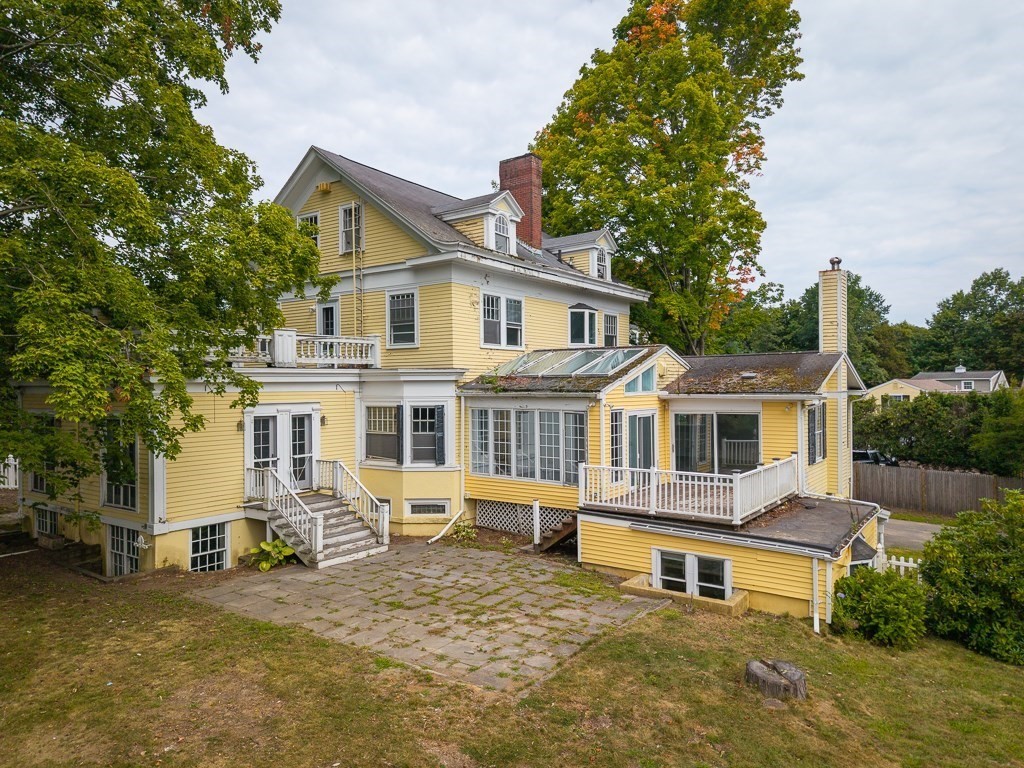 115 School St, Manchester, MA 01944