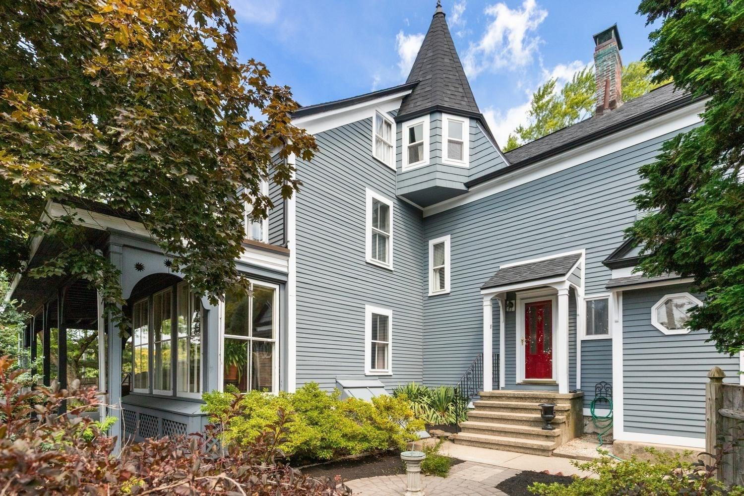 8 Leonard Cir, Medford, MA 02155