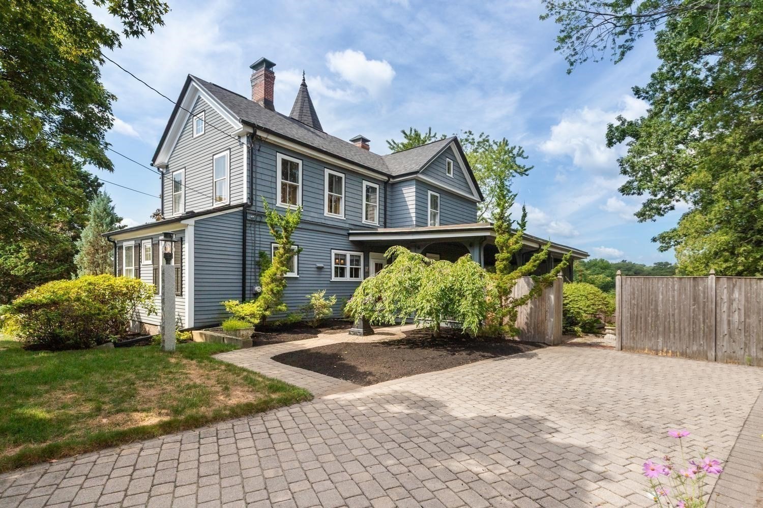 8 Leonard Cir, Medford, MA 02155