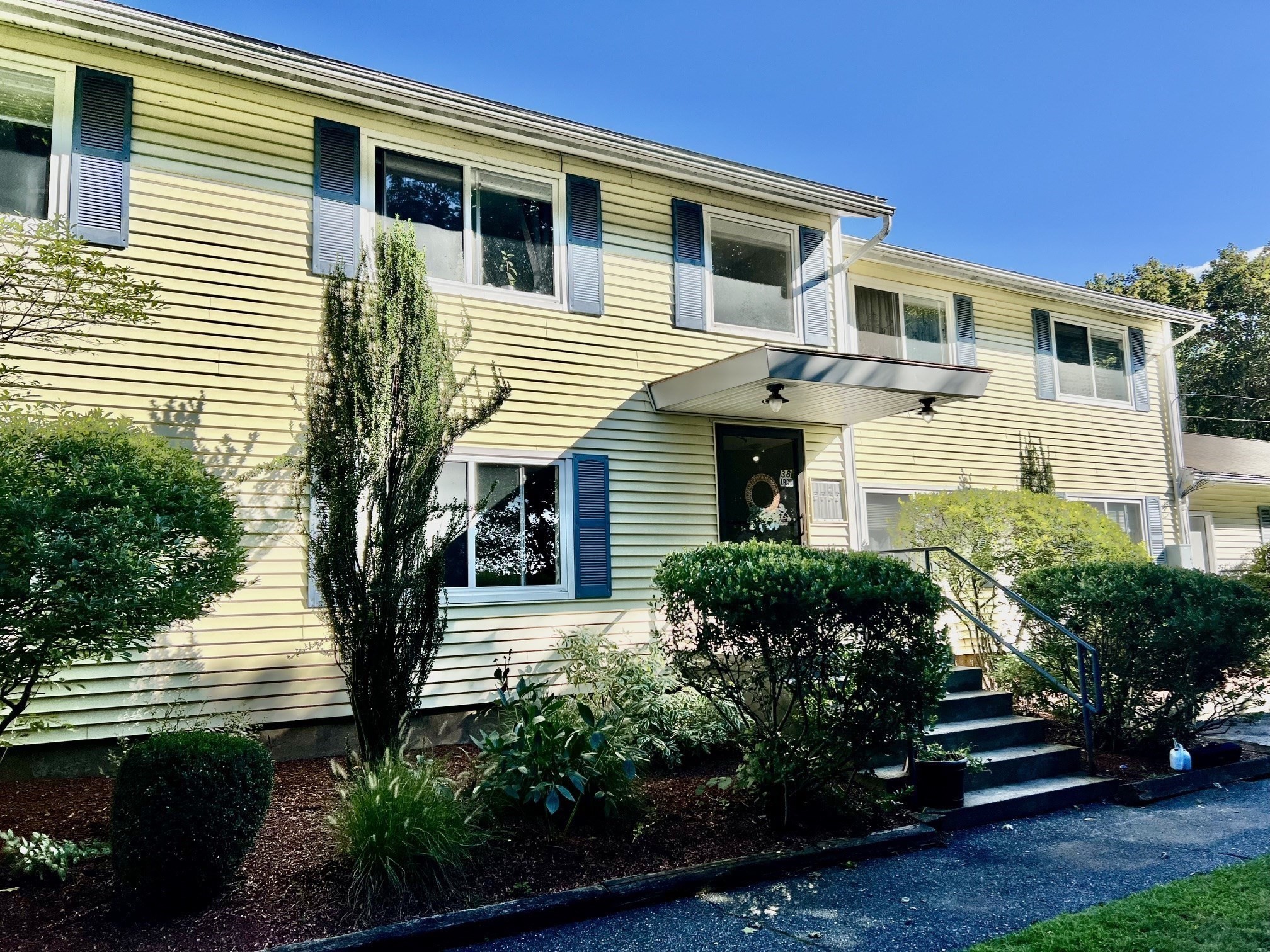 38 Lane Ave Unit B, Clinton, MA 01510