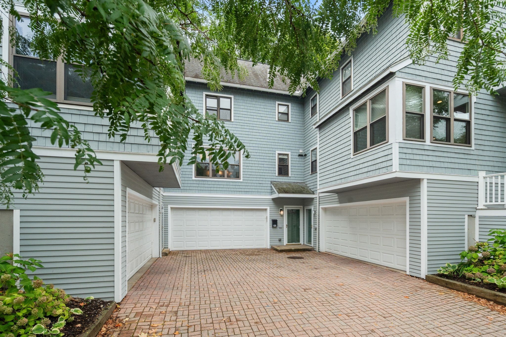 618 Washington St Unit 618, Brookline, MA 02446