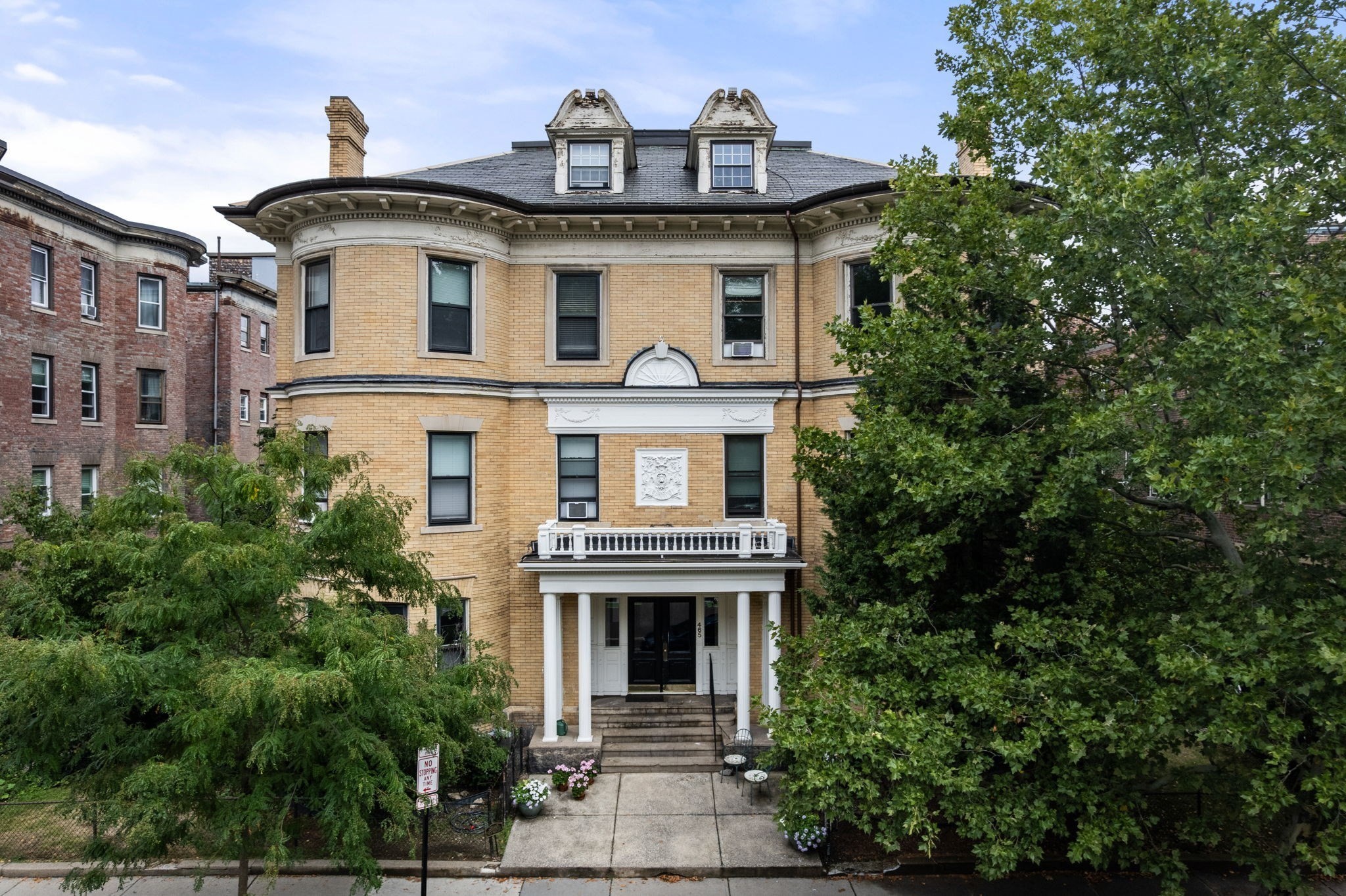465 Washington St Unit 1, Brookline, MA 02446