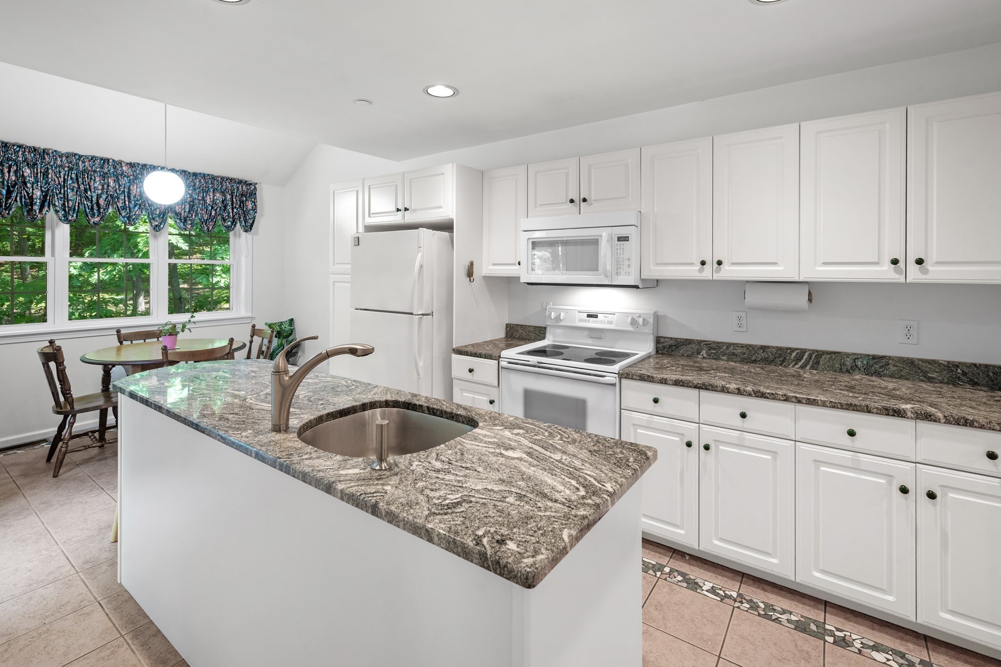 9 Bishops Forest Dr Unit 9, Waltham, MA 02452 - Image 5