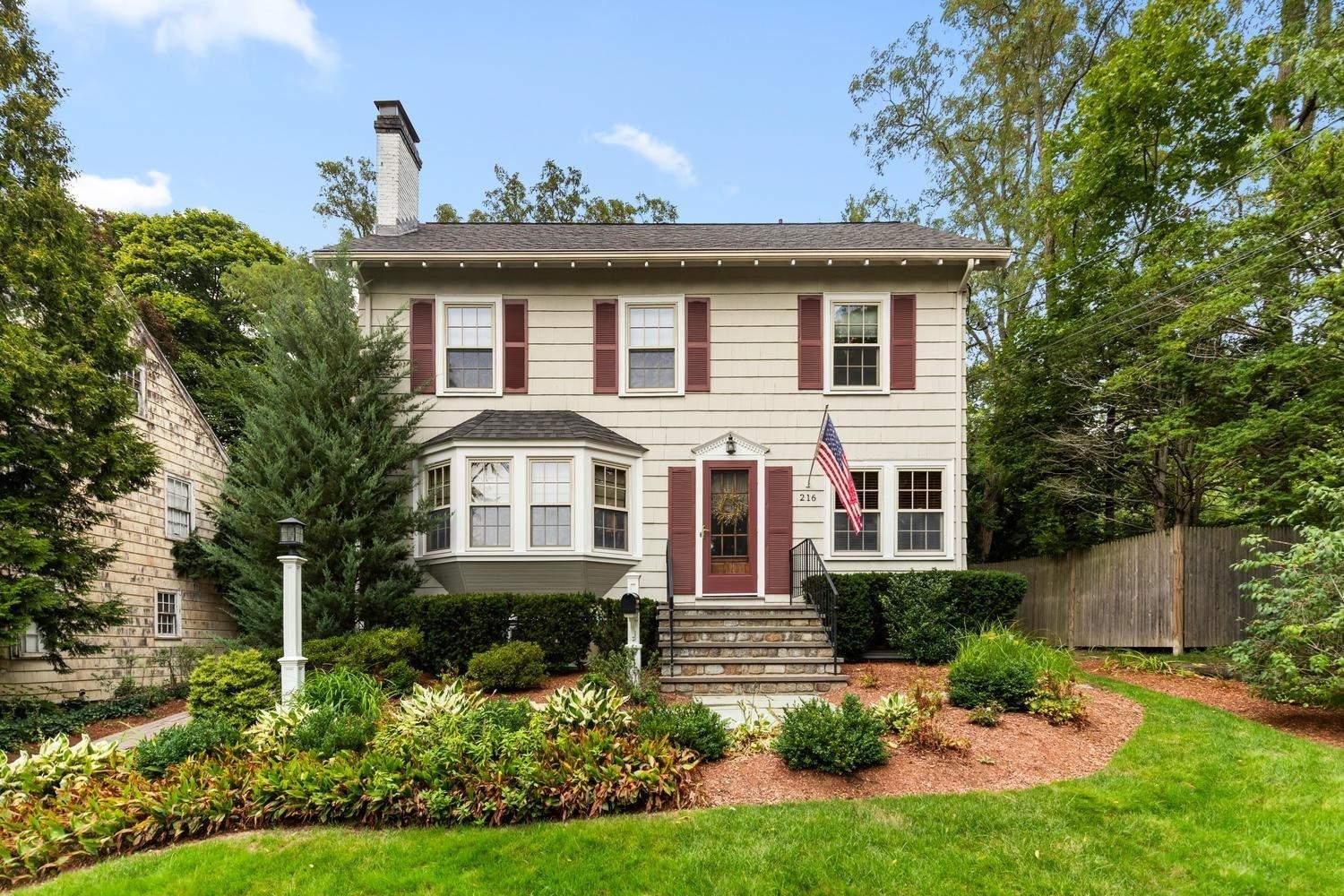 216 Bellevue Rd, Watertown, MA 02472
