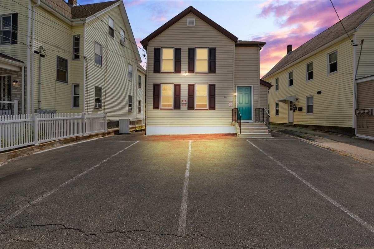 64 Oak St, Taunton, MA 02780