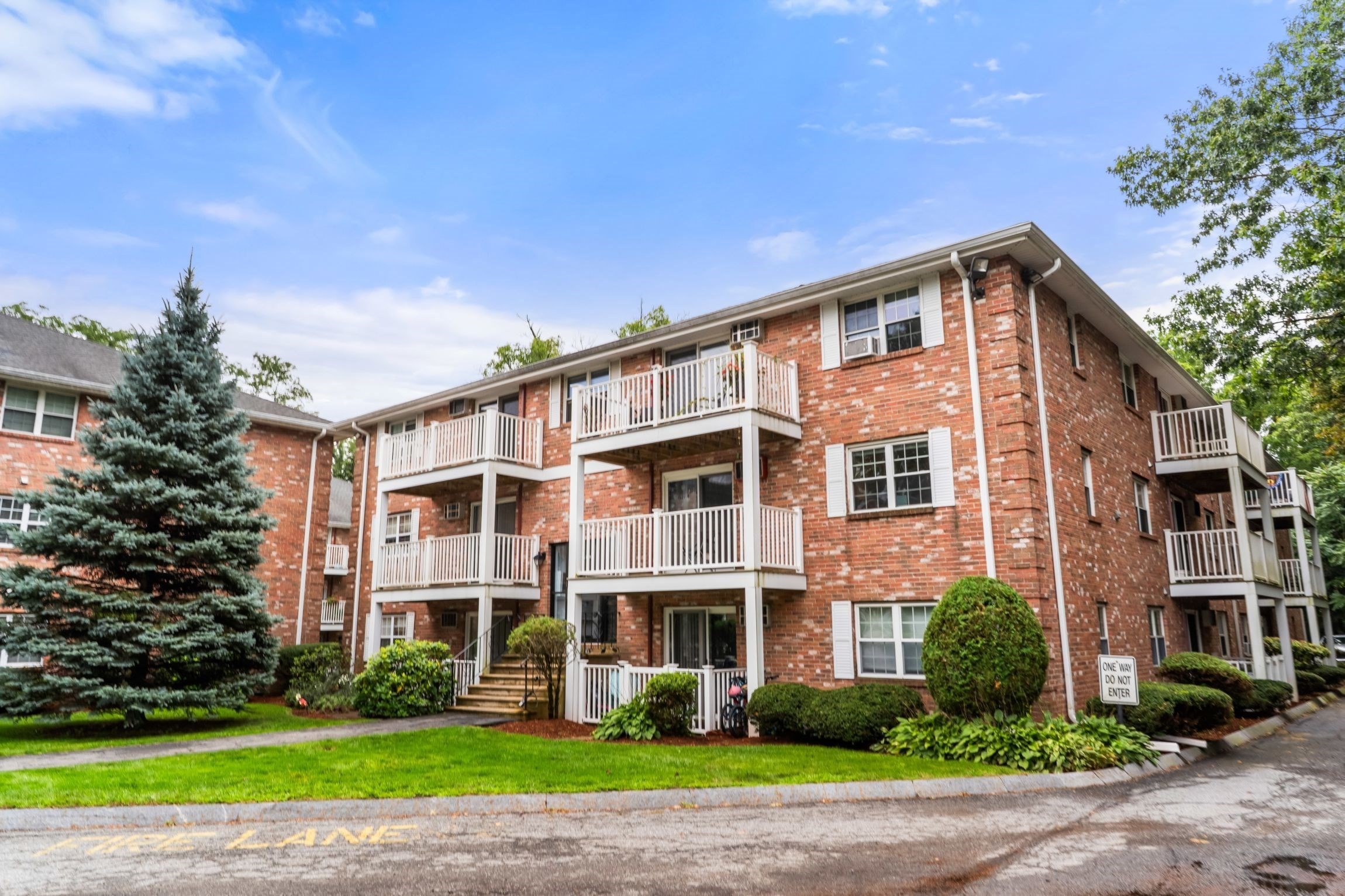10 Karen Cir Unit 14, Billerica, MA 01821