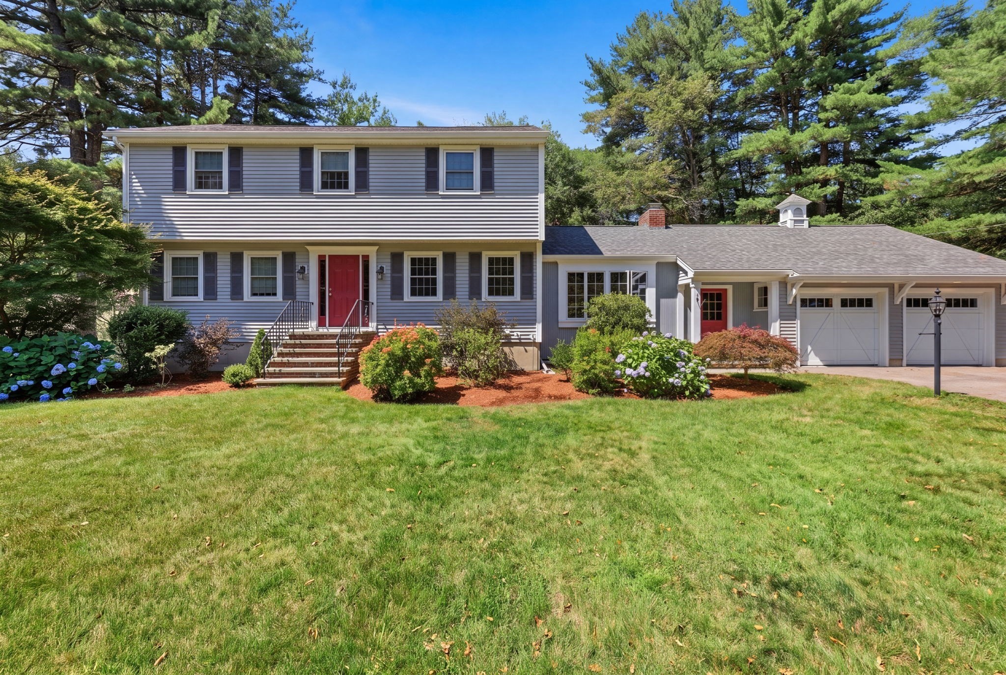5 Regis Rd, Andover, MA 01810