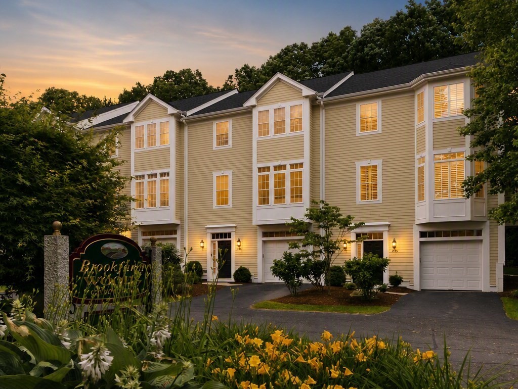 923 Lagrange Unit 923, West Roxbury, Boston, MA 02132