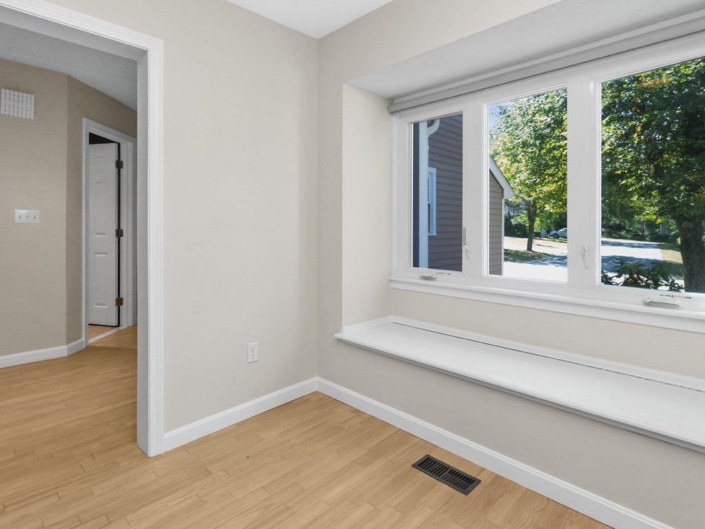 33 Bishops Forest Drive Unit 33, Waltham, MA 02452 - Image 9
