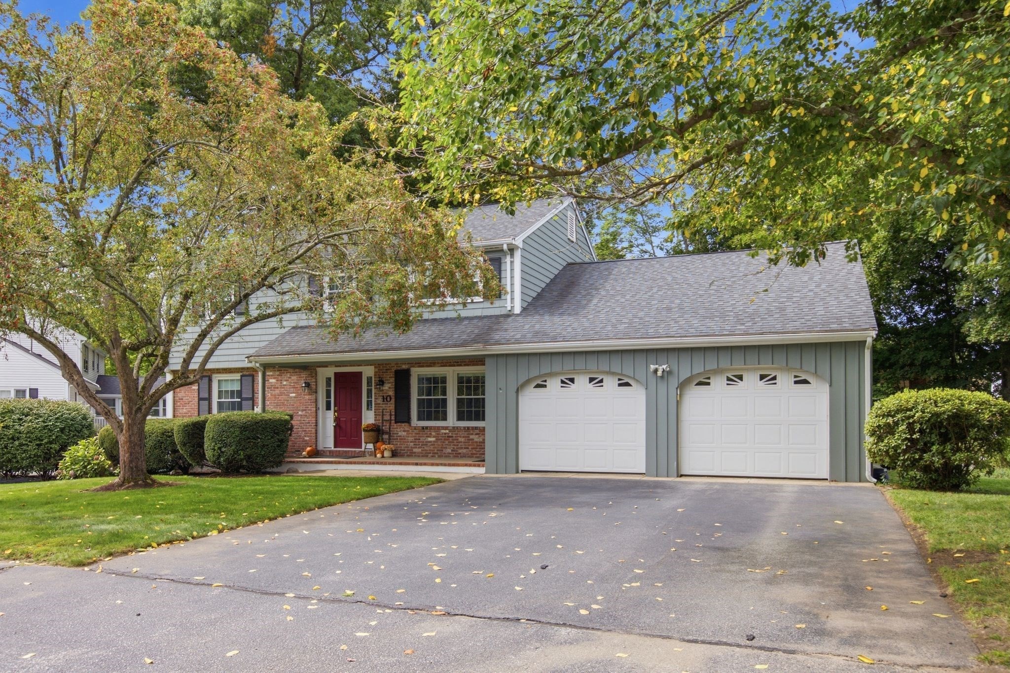 10 Red Gate Ln, Reading, MA 01867