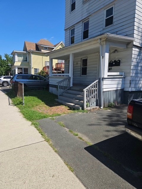 335 Oakland St, Springfield, MA 01108
