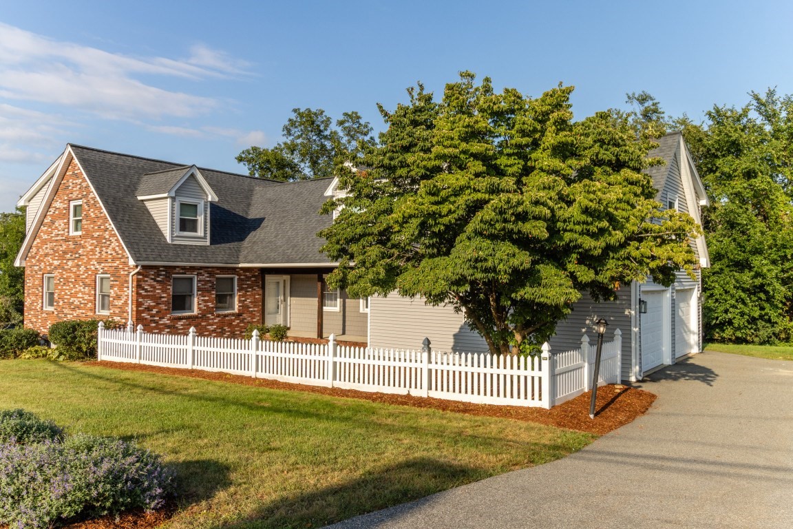 2 McCarthy Dr, Burlington, MA 01803