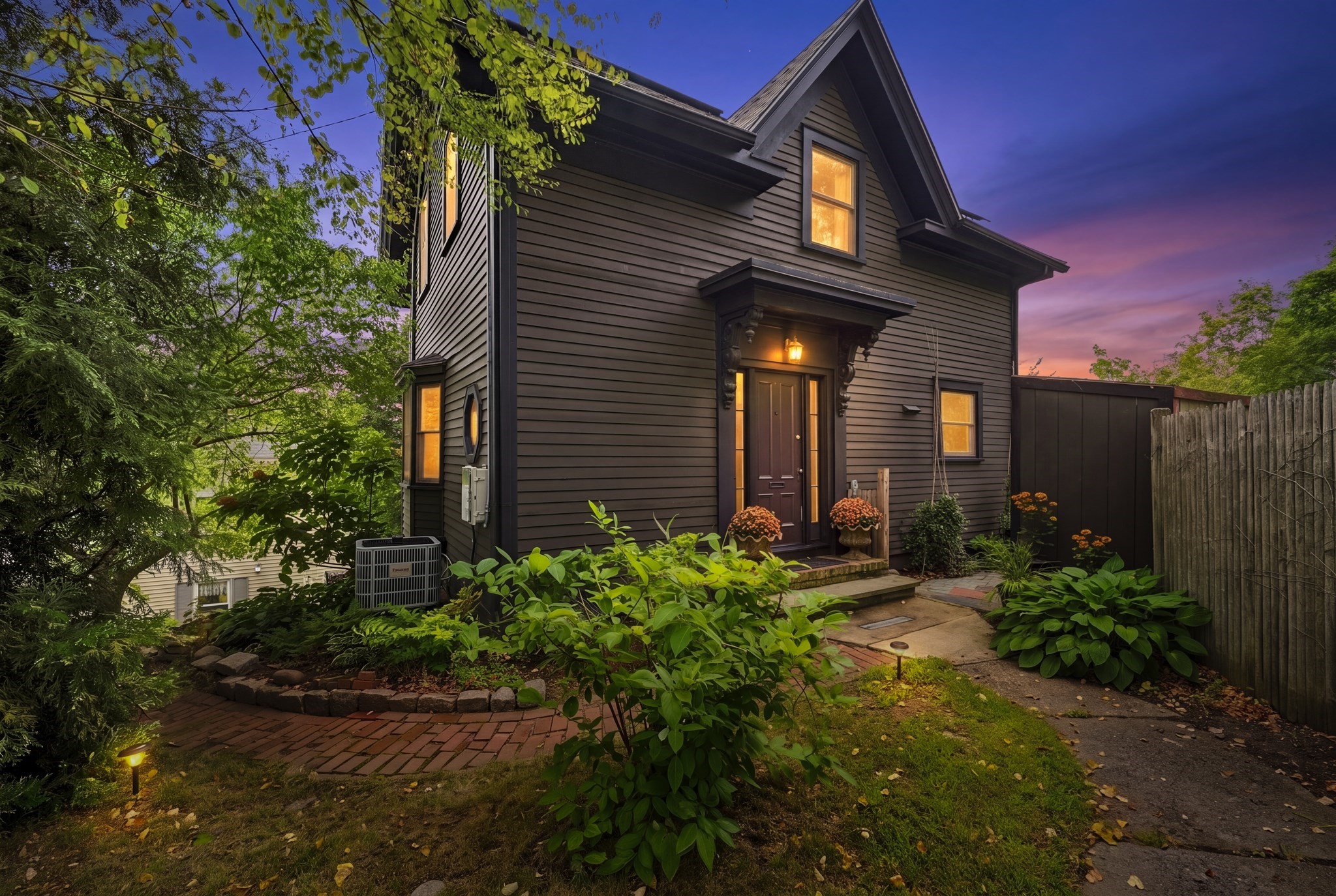 13 Phillips St, Salem, MA 01970