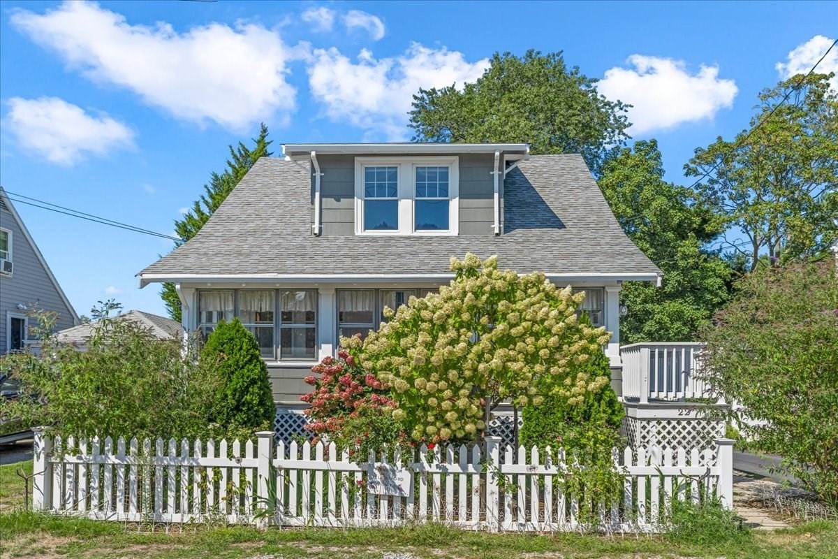 22 Leonard Rd, Weymouth, MA 02191
