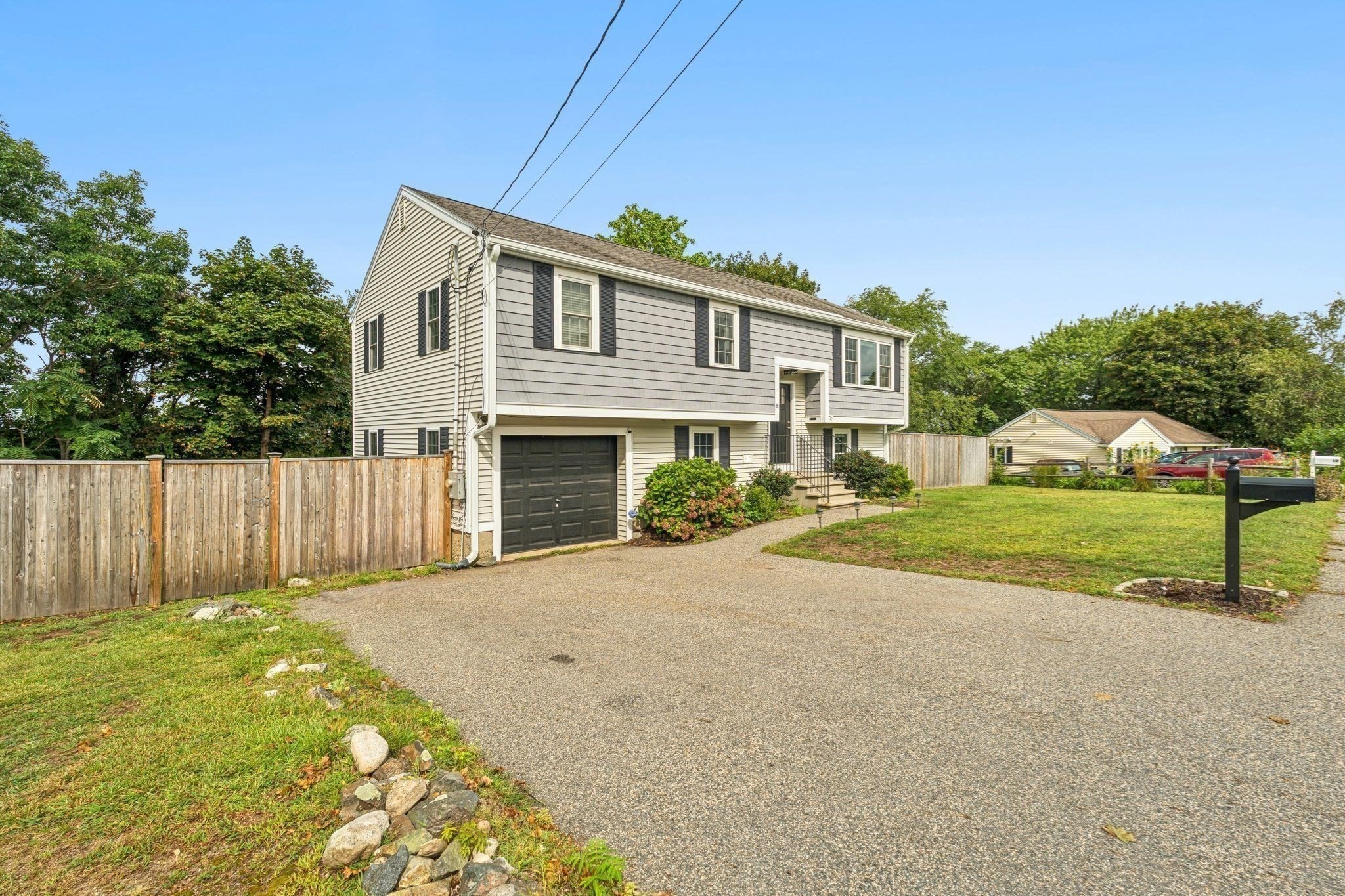 8 Skyview Ln, Woburn, MA 01801