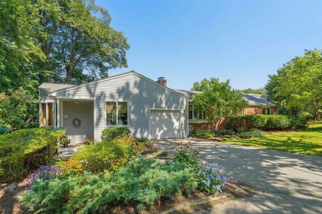 52 Hickory Rd, Sudbury, MA 01776