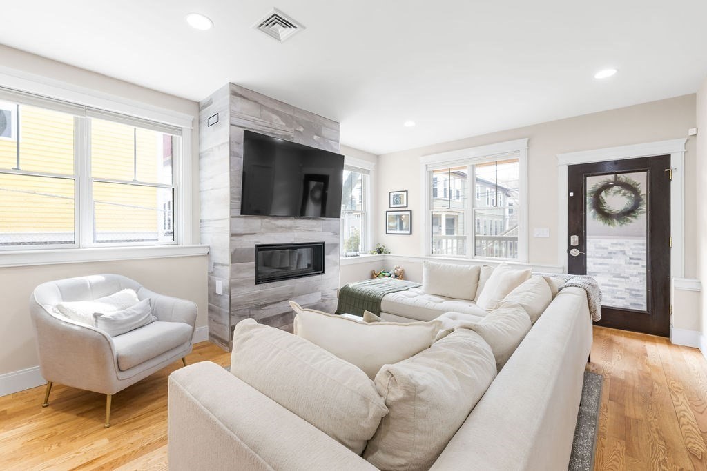 7 Whitman St Unit 1, Somerville, MA 02144