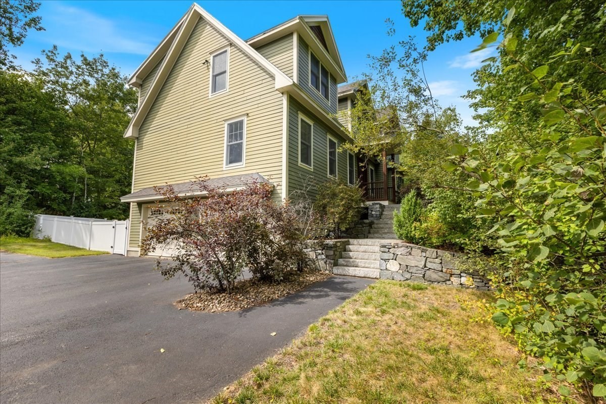 137 Garland Dr, Pelham, NH 03076