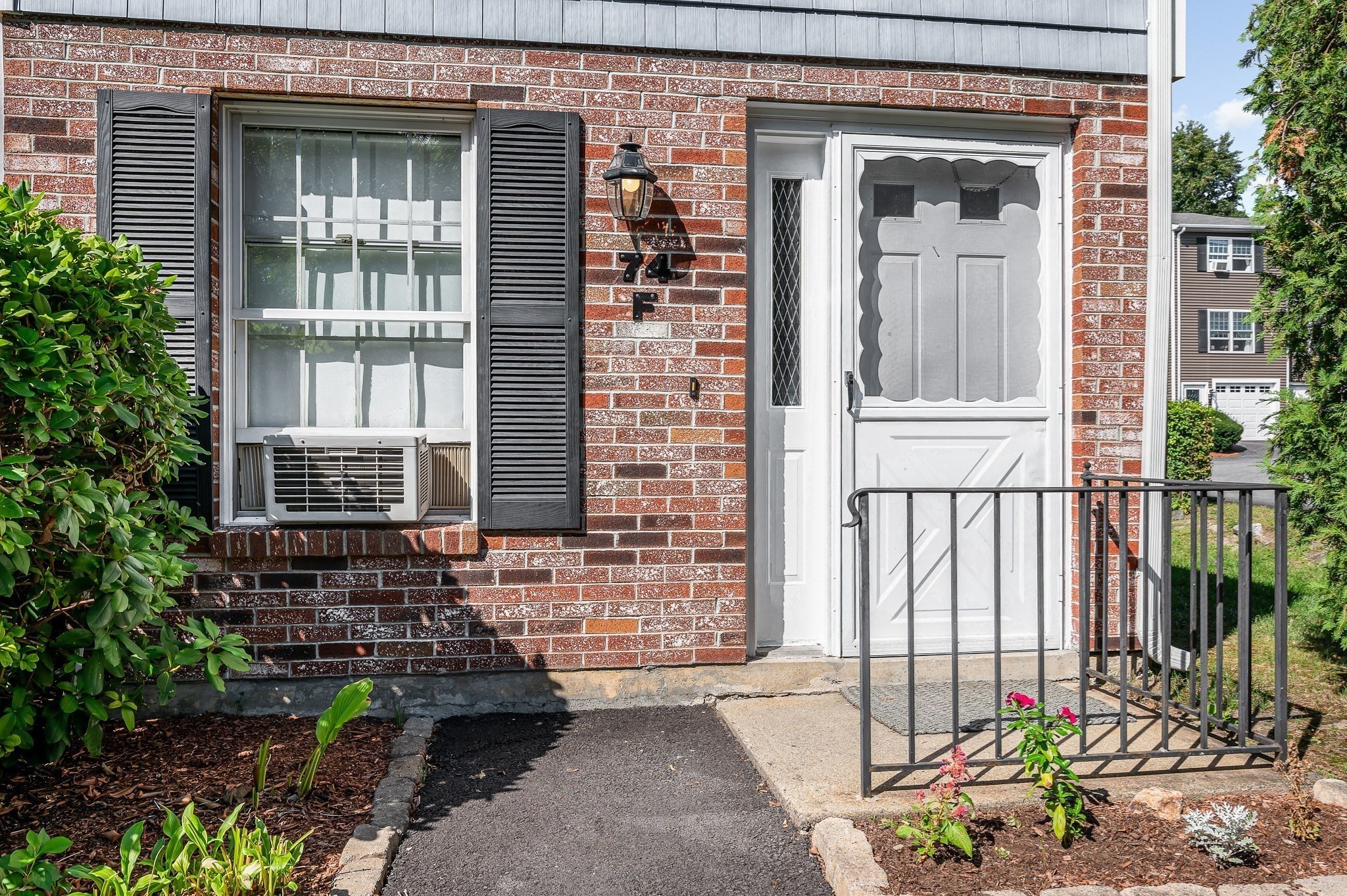 74 Roper St Unit F, Lowell, MA 01852