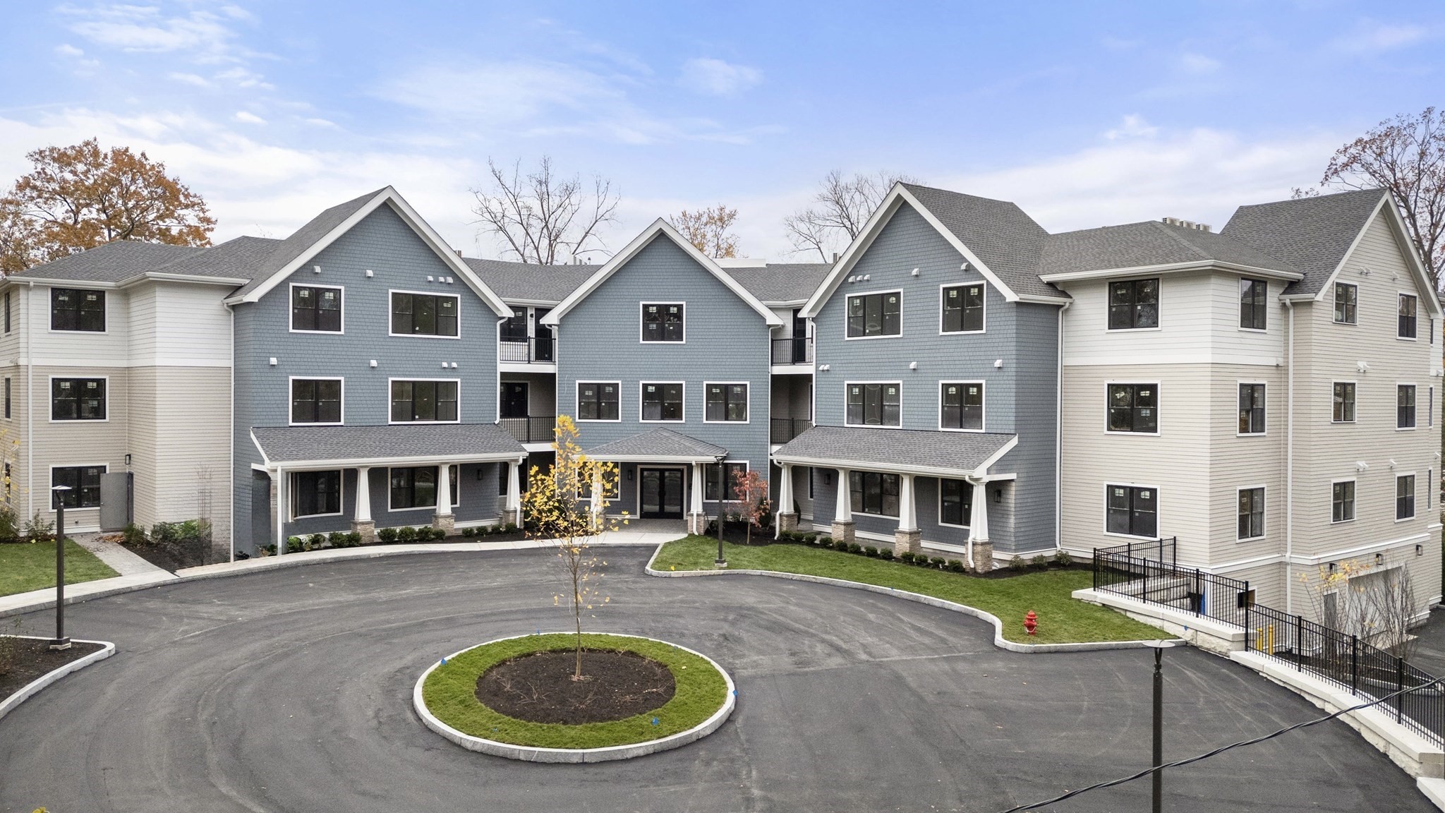 16 Stearns Rd Unit 108, Wellesley, MA 02482