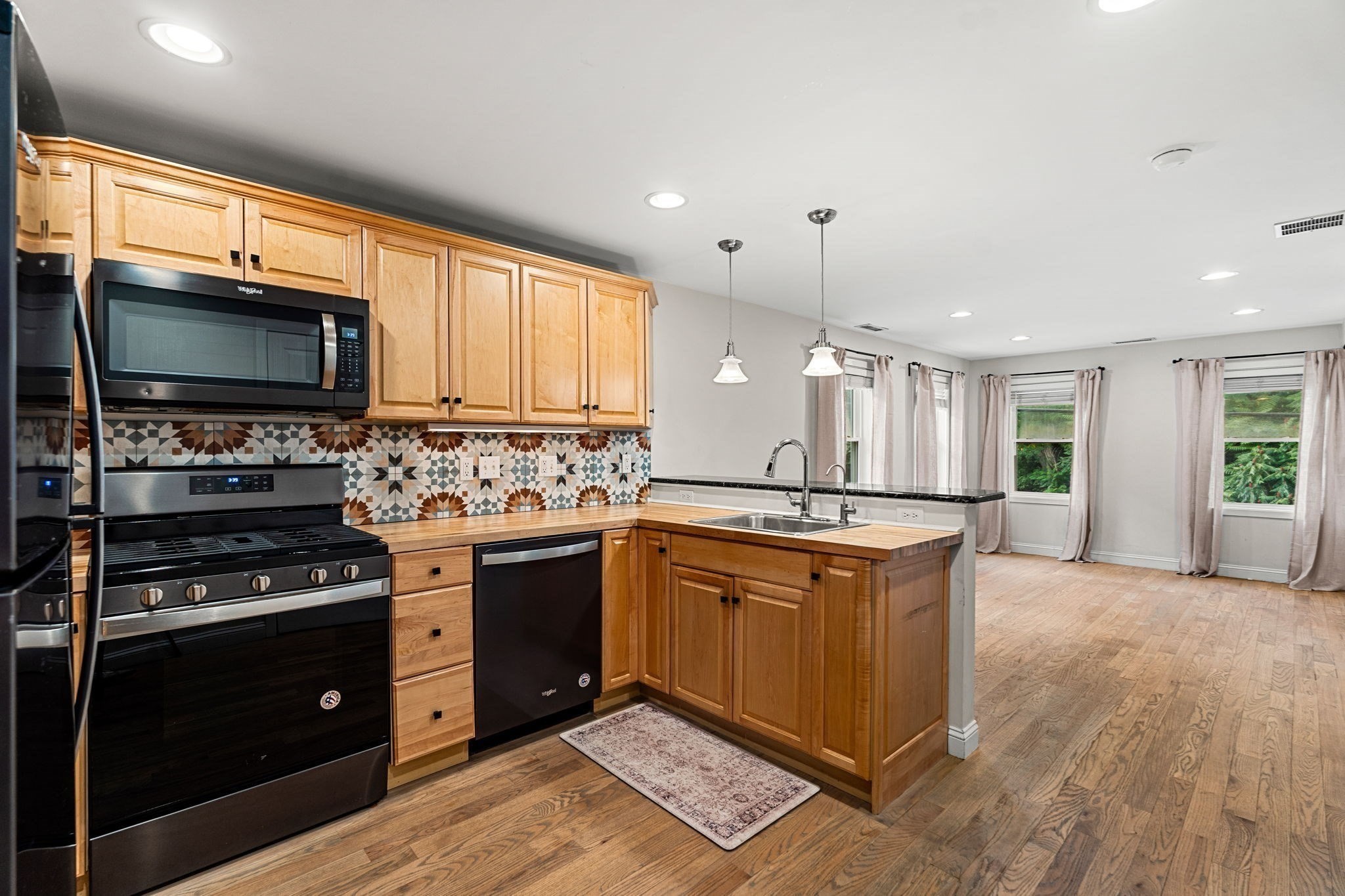 75 Mason St Unit 2, Salem, MA 01970