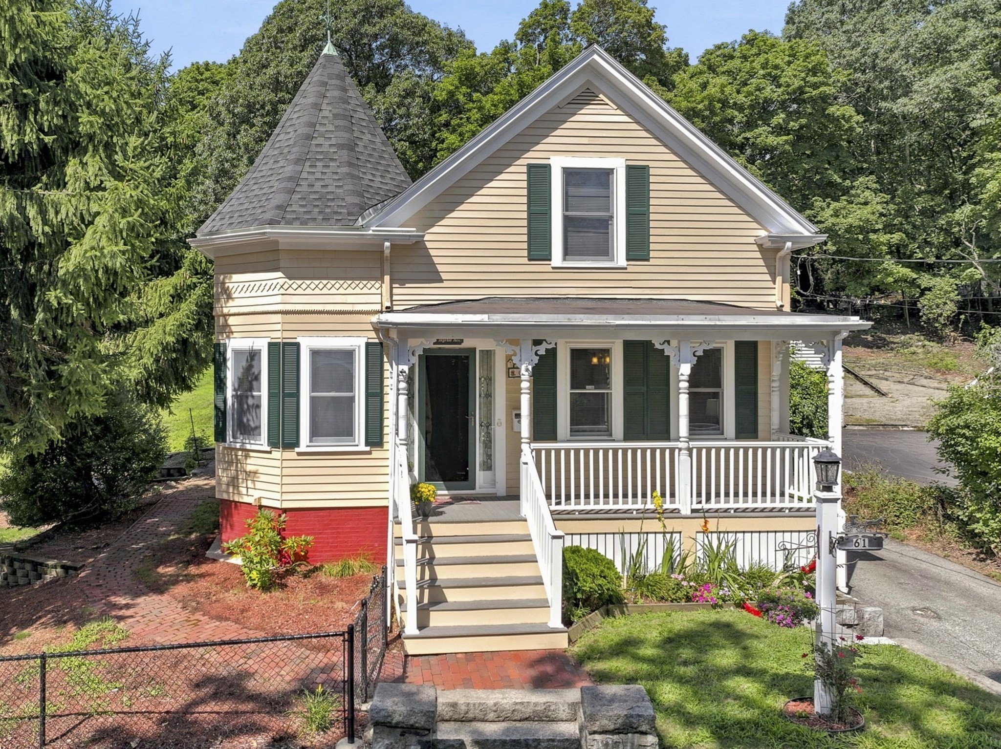 61 Myrtle Ave, Wakefield, MA 01880