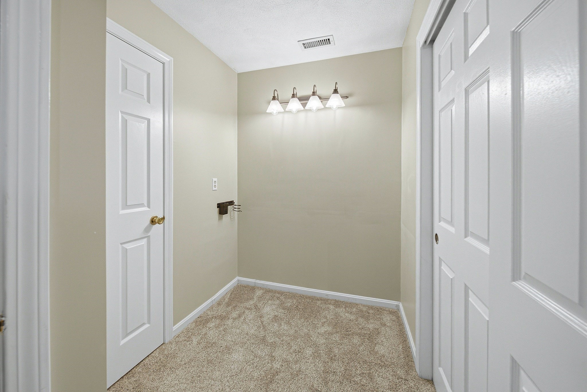 16 Country Club Rd Unit 16, Peabody, MA 01960 - Image 17
