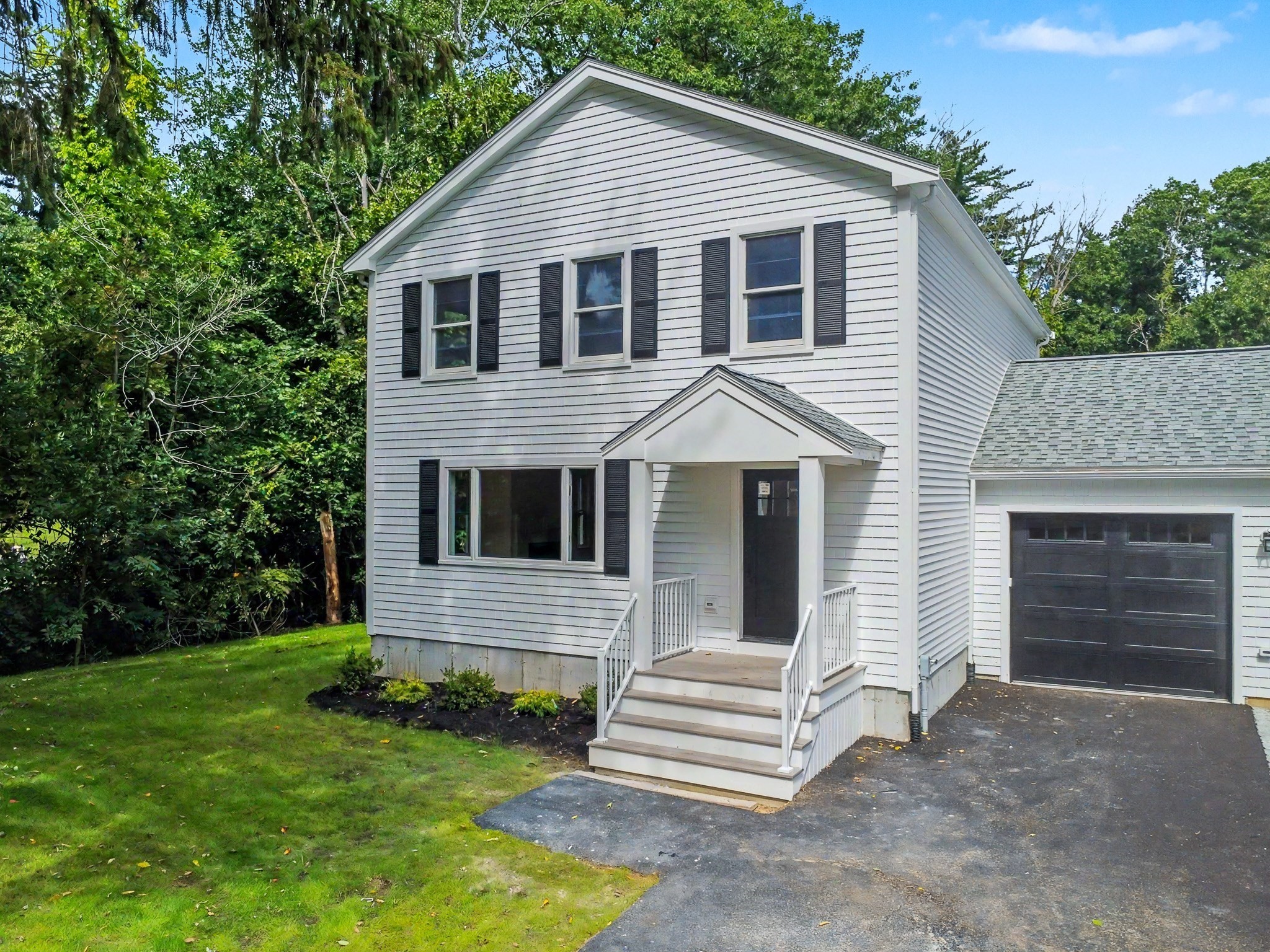7 Lakeshore Dr, Georgetown, MA 01833