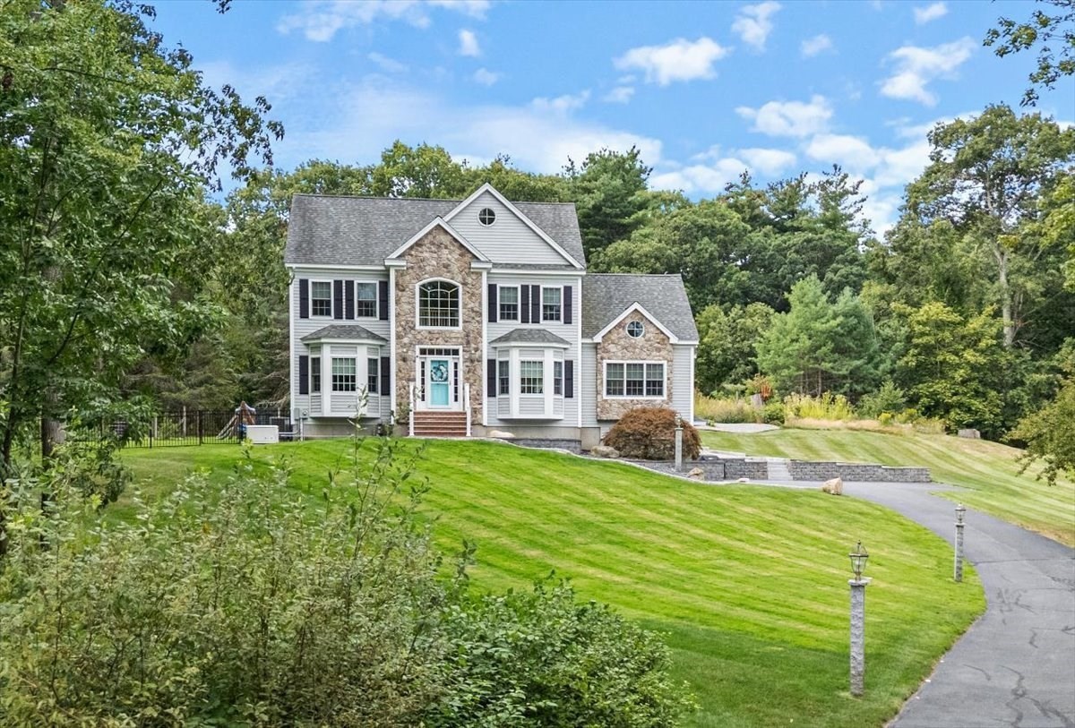 4 Darrens Way, Methuen, MA 01844