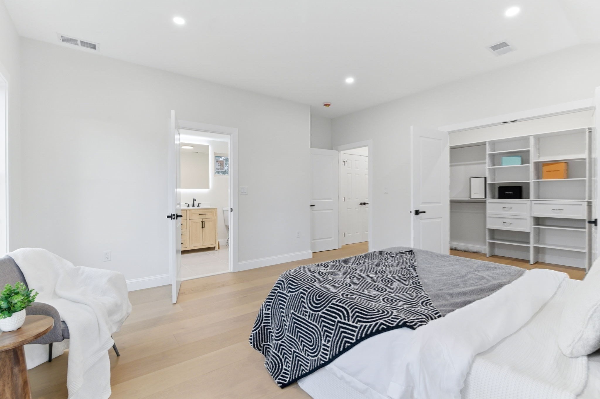 8 Guild St, Medford, MA 02155 - Image 27