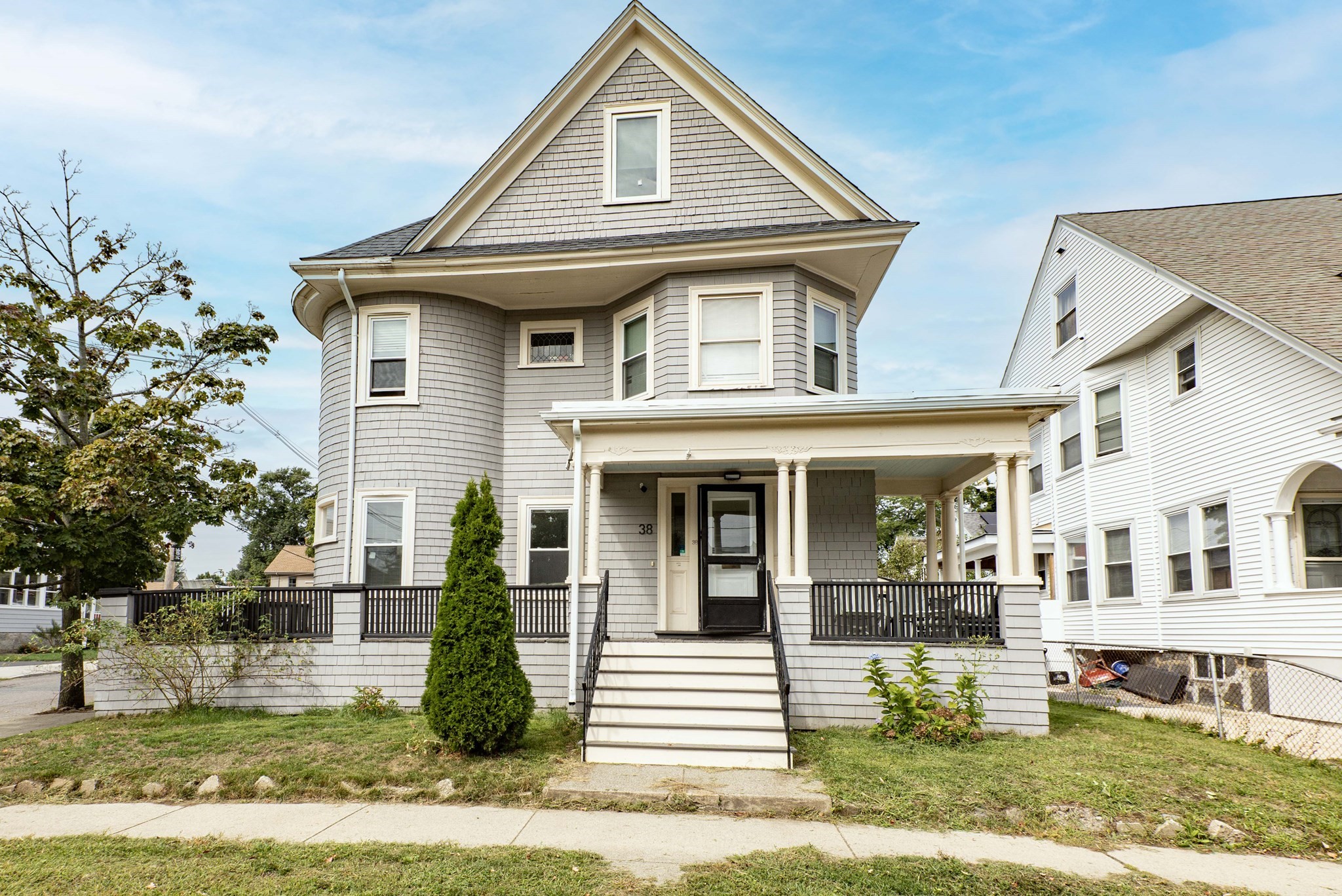 38 Davis St, Quincy, MA 02170