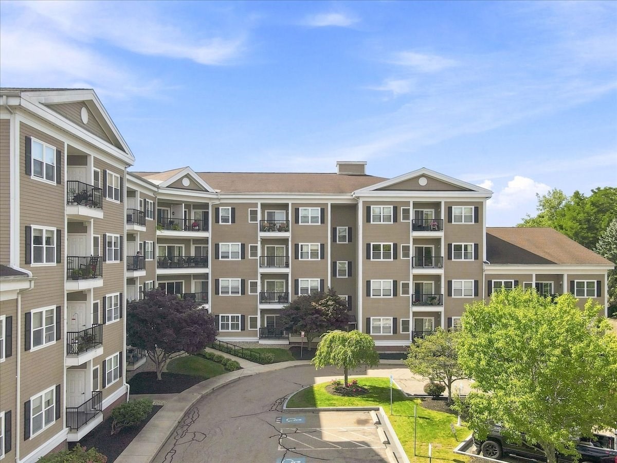 989 East St Unit 303, Dedham, MA 02026