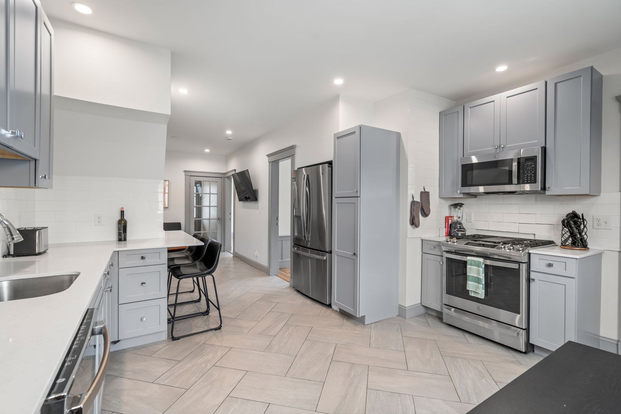 588 Gallivan Blvd, Dorchester, Boston, MA 02124 - Image 2