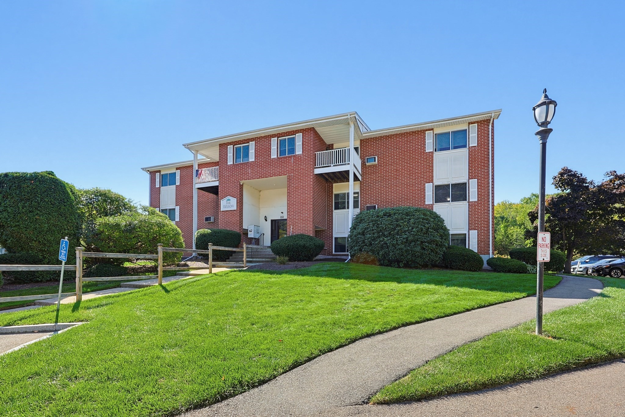 22 Dailey St Unit F, Attleboro, MA 02703