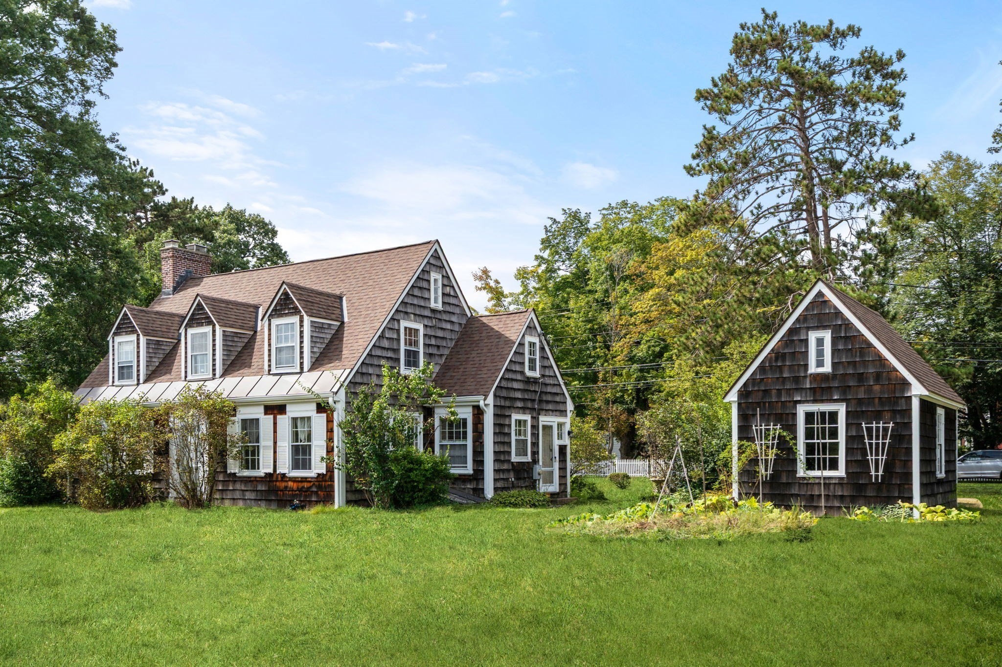 60 Wellesley Street, Weston, MA 02493