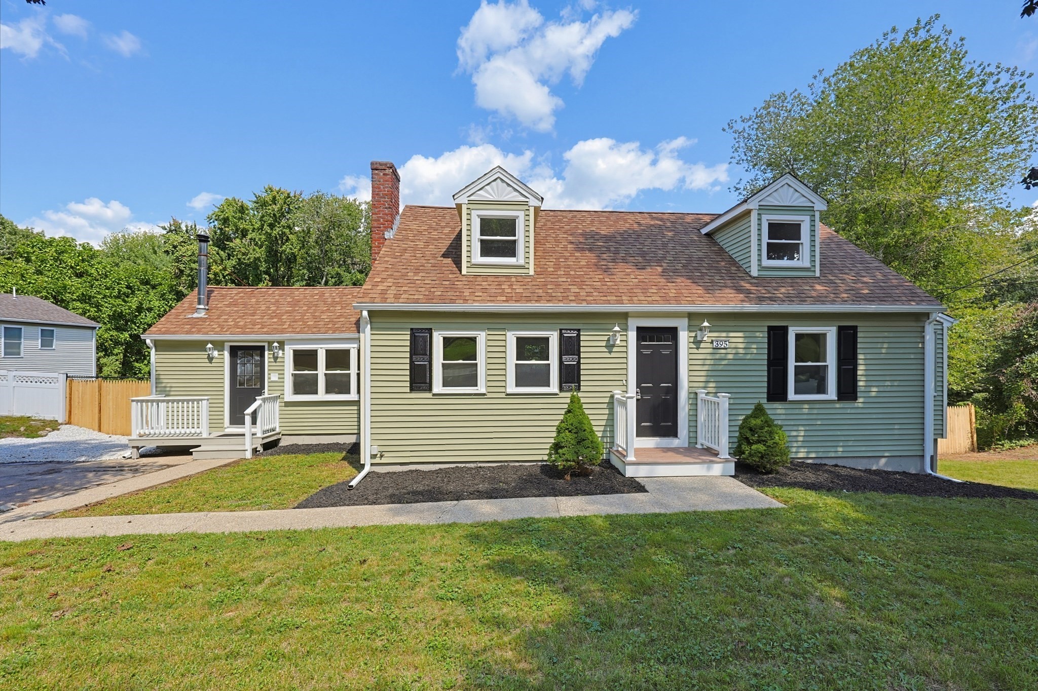 395 Oak St, Franklin, MA 02038