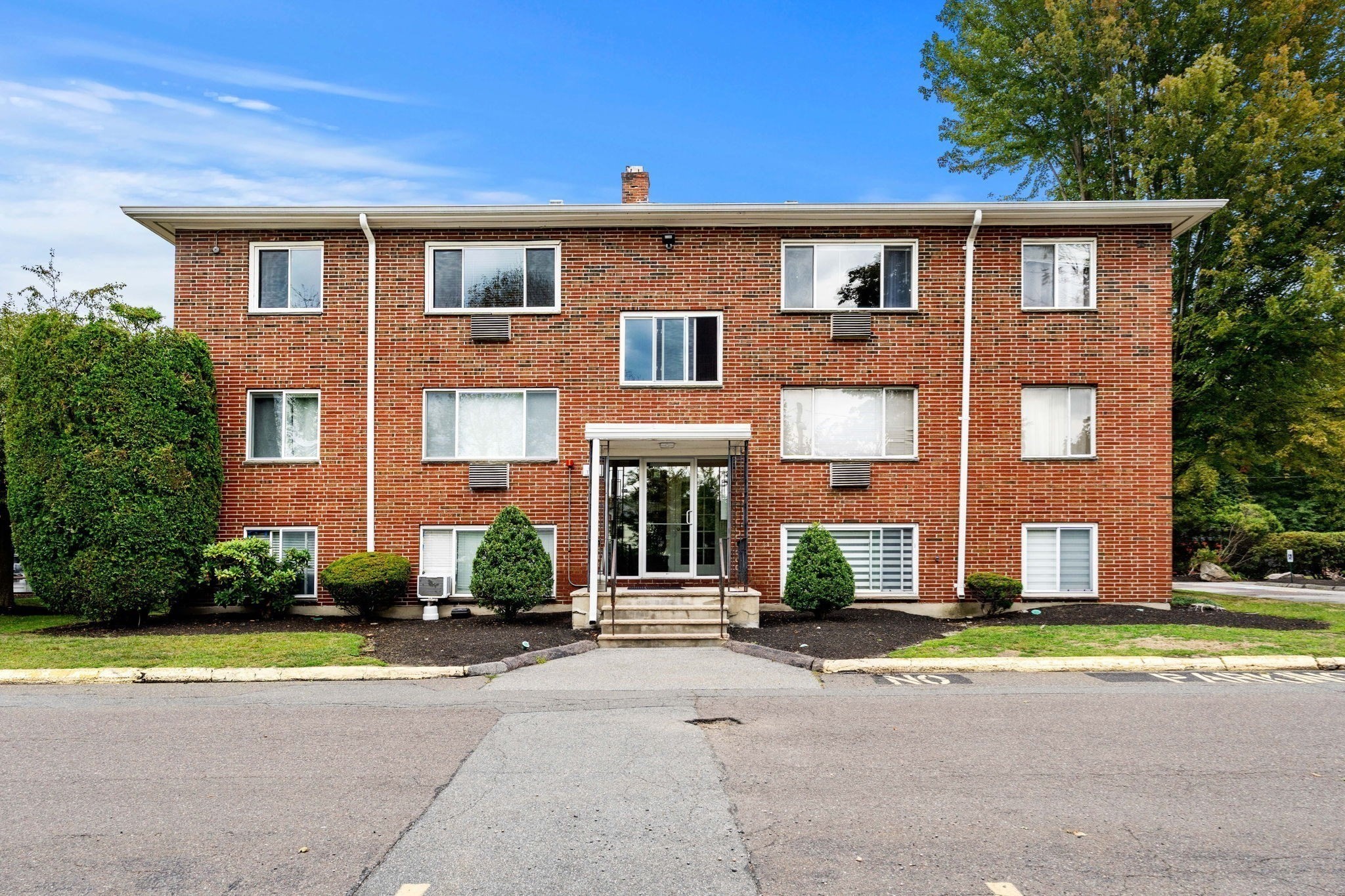 3 Albert Dr Unit 11, Woburn, MA 01801 - Image 2