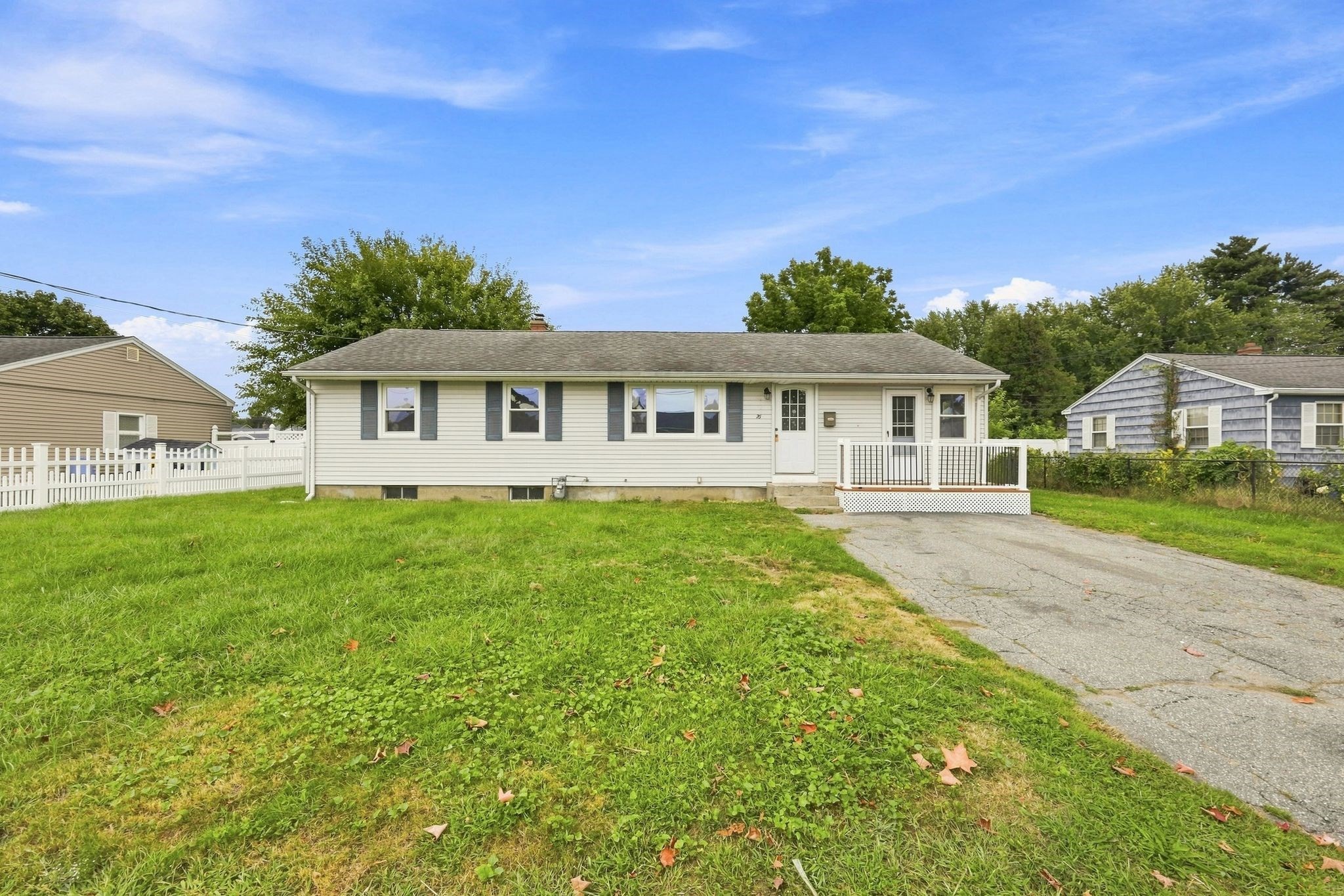 76 Daley St, Chicopee, MA 01013