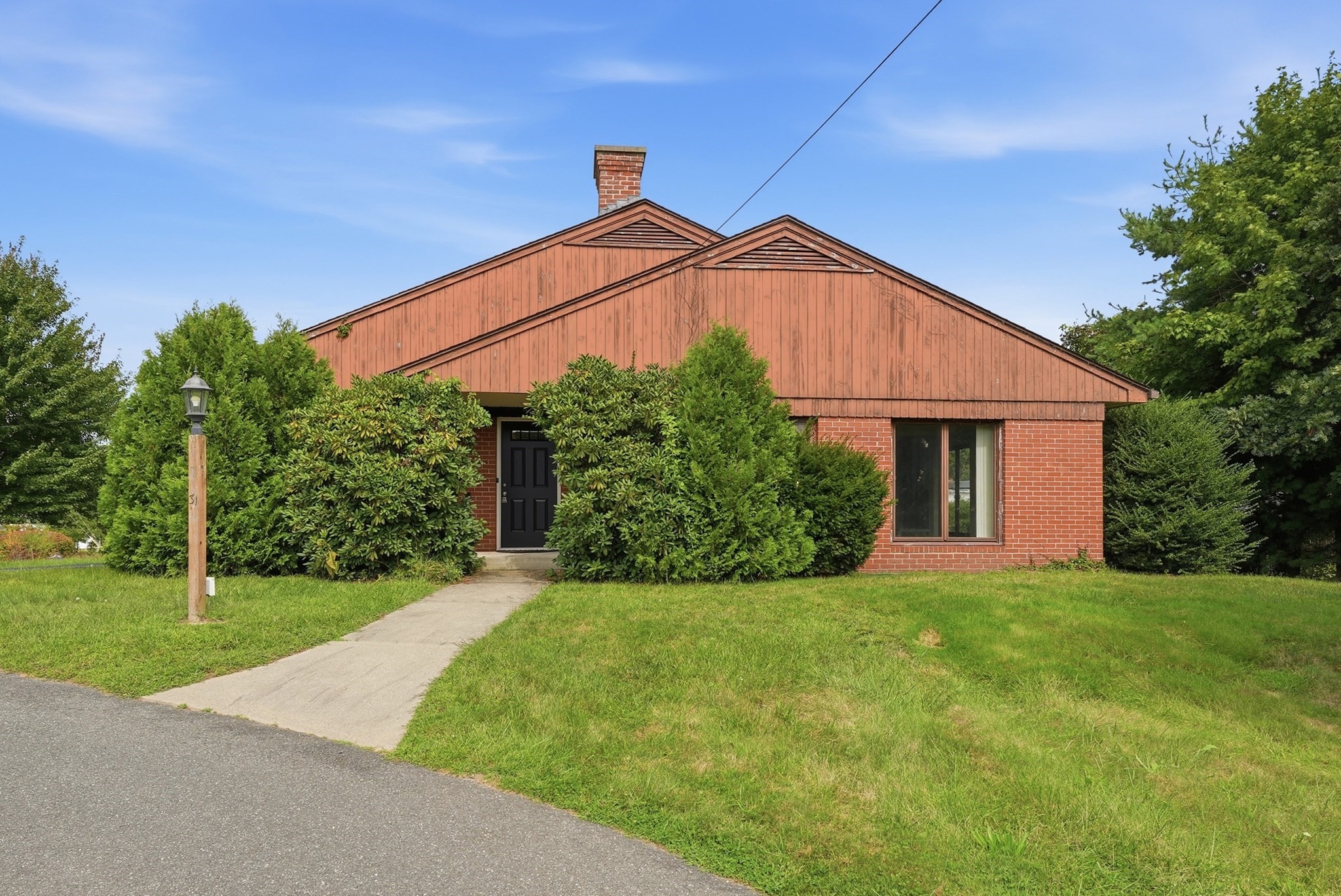 31 Woodcrest Road, Springfield, MA 01129
