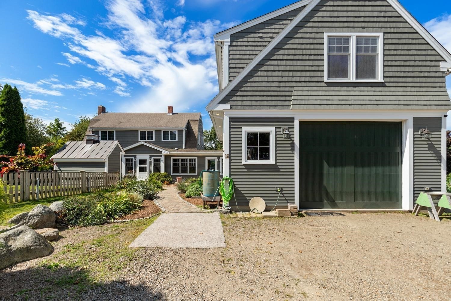 18 Holly St, Gloucester, MA 01930