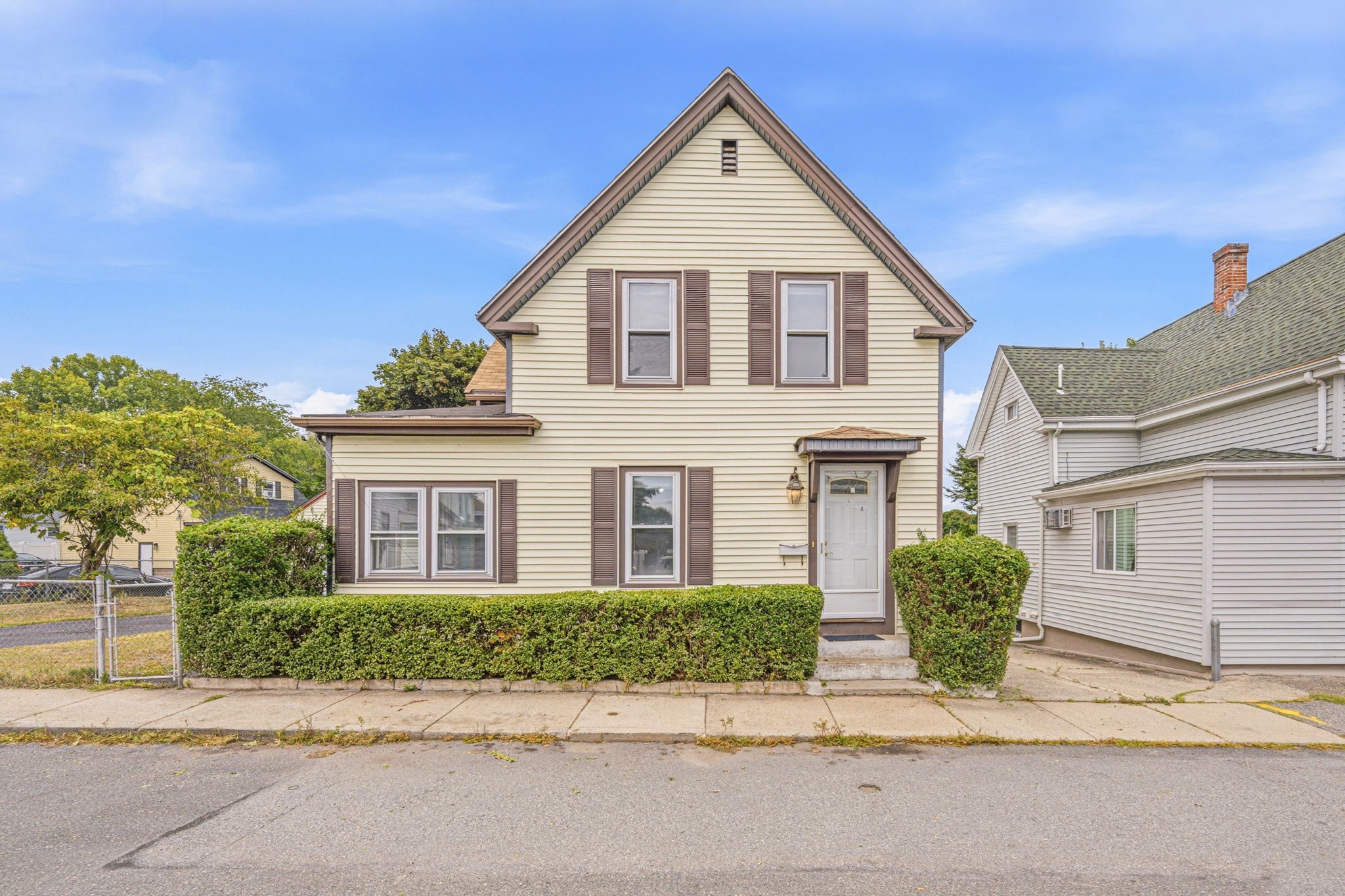 27 Houston Pl, Lynn, MA 01905