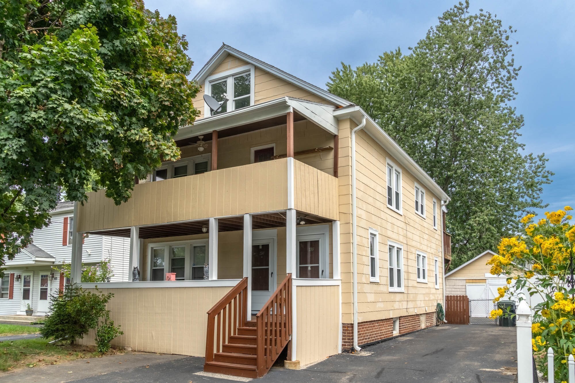 45 Methuen St, Springfield, MA 01119
