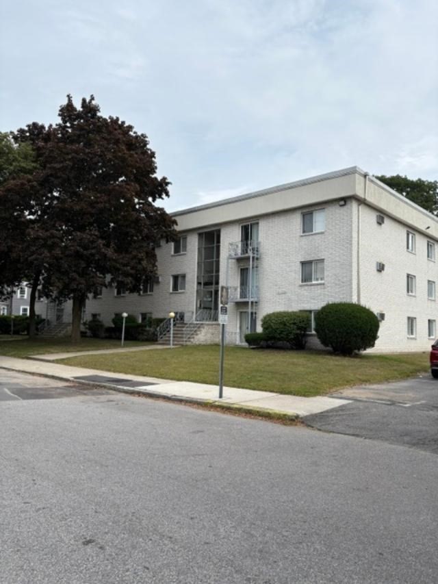 24 Inman St Unit 3, Lawrence, MA 01843
